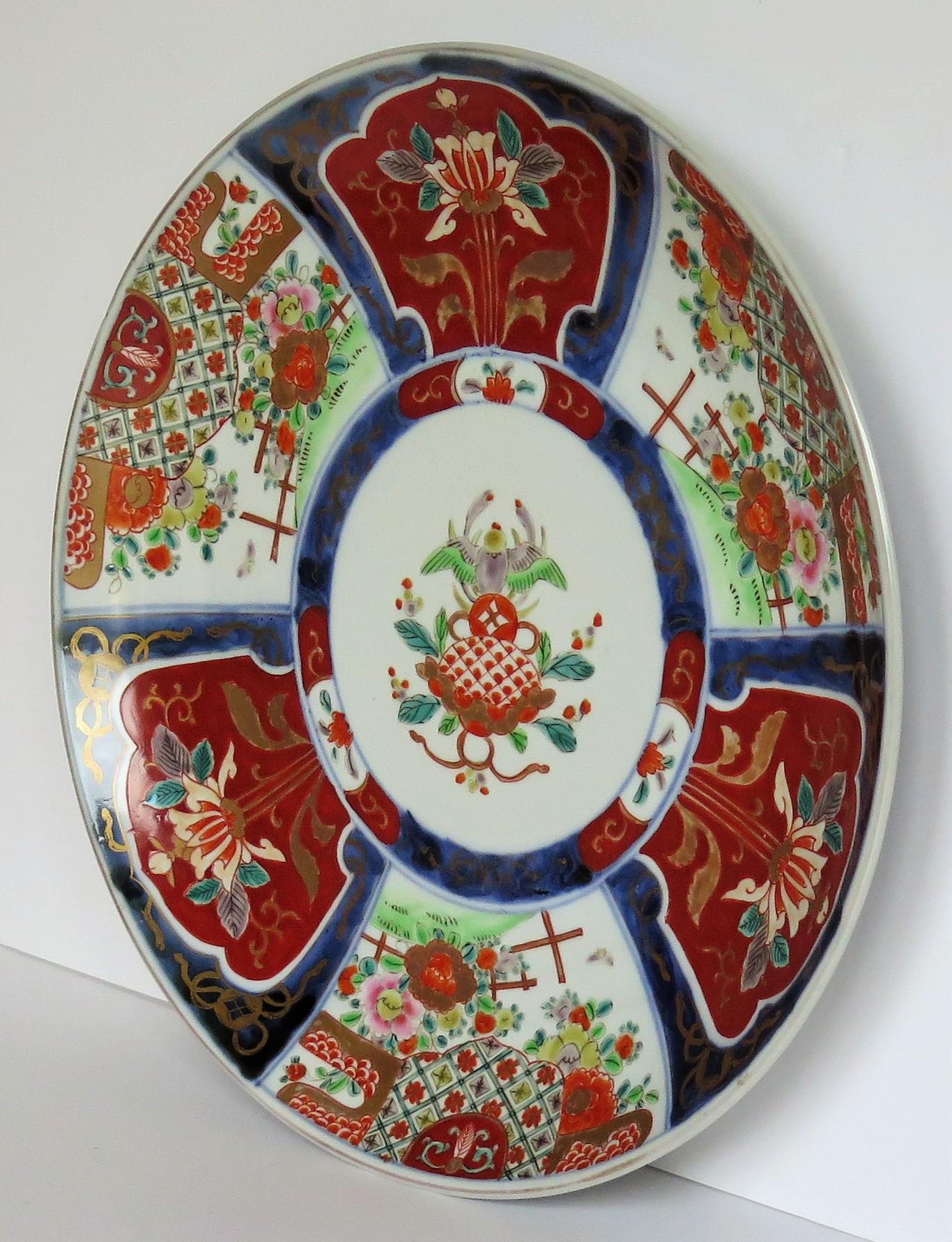 Japanese Porcelain Charger finely Hand Painted, Meiji Period circa 1880 For Sale 1