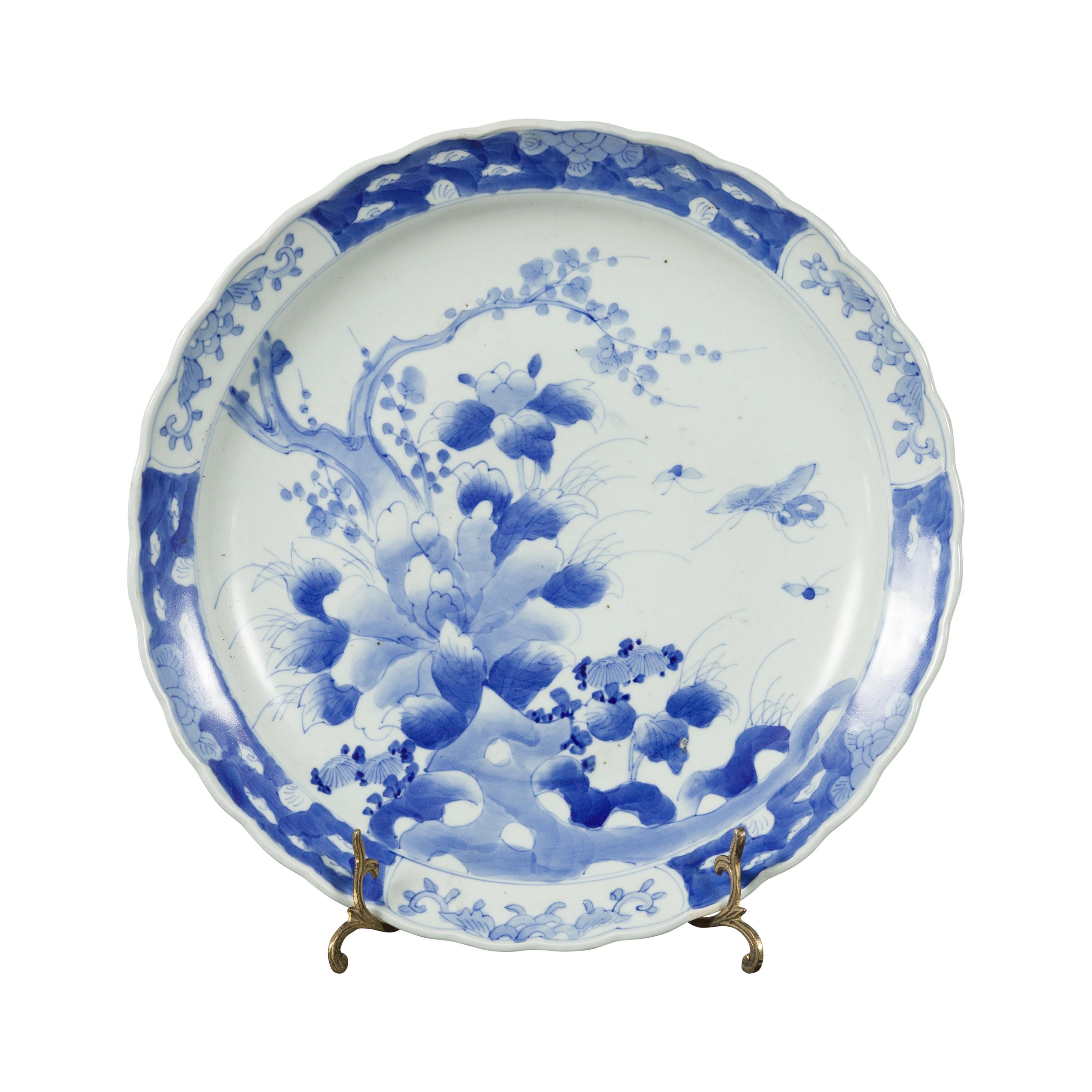 19th Century Japanese Porcelain Imari Plate with Painted Blue and White Décor For Sale 9