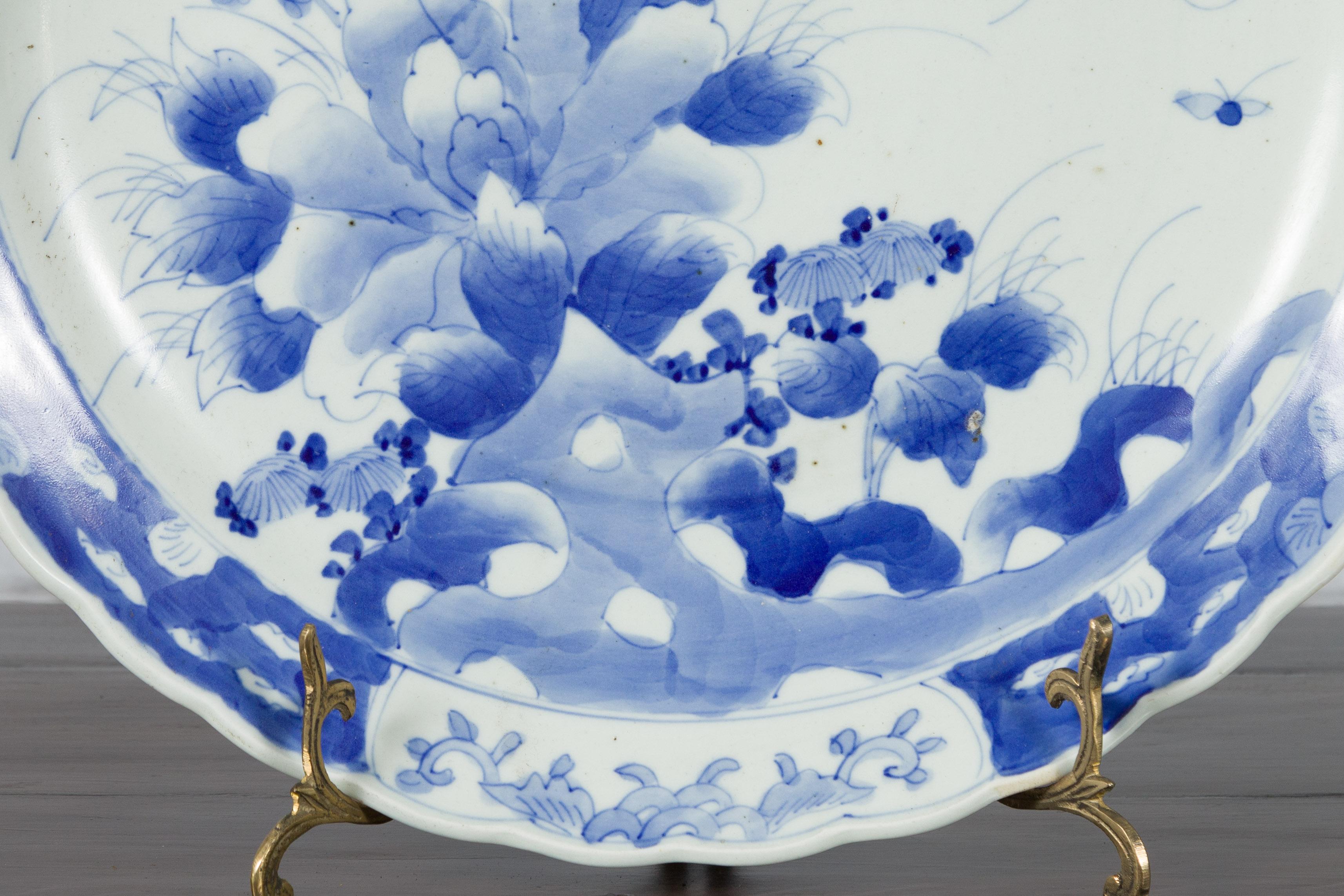 19th Century Japanese Porcelain Imari Plate with Painted Blue and White Décor In Good Condition For Sale In Yonkers, NY
