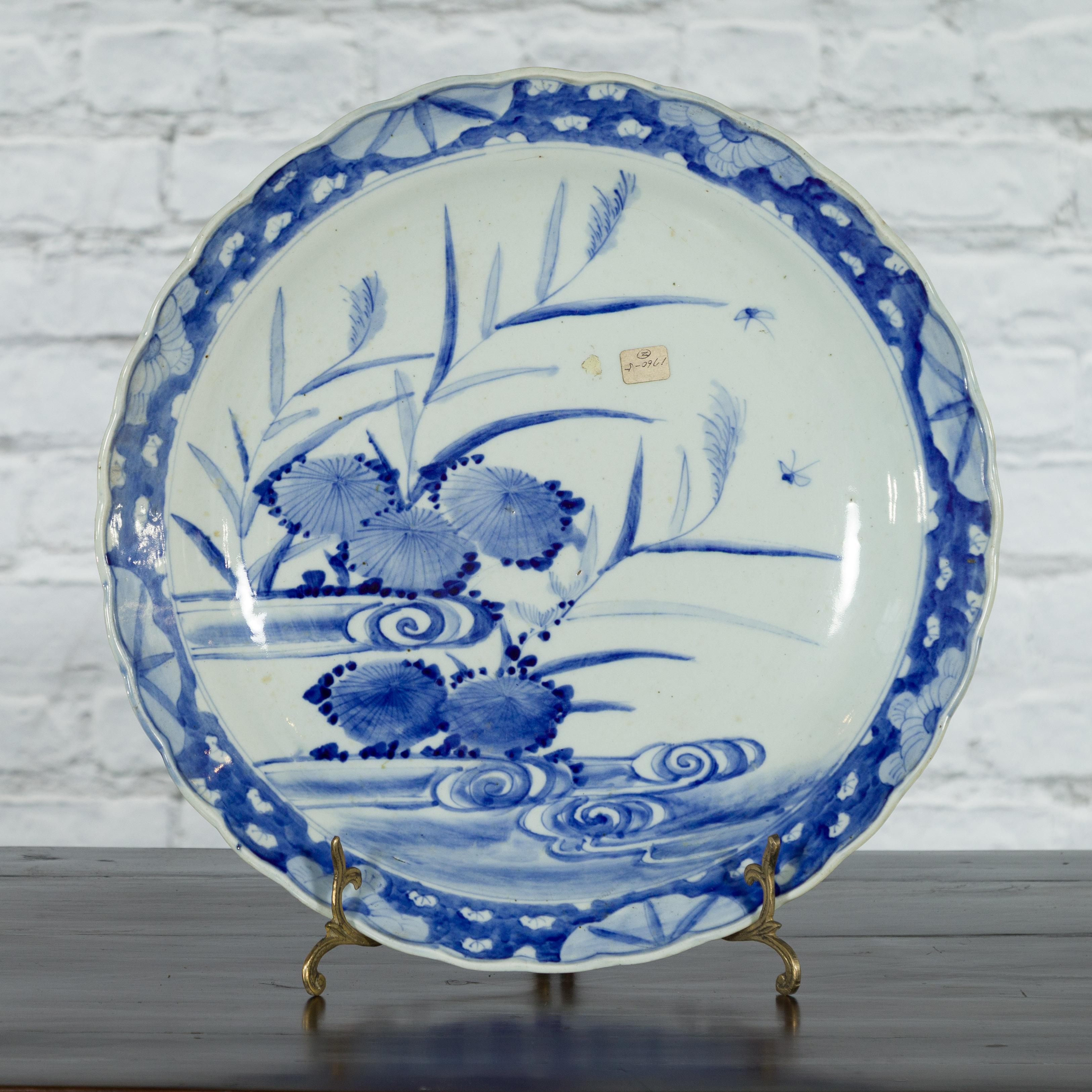 Japanischer Imari-Porzellanteller des 19. Jahrhunderts mit blau-weißer Bemalung im Angebot 3