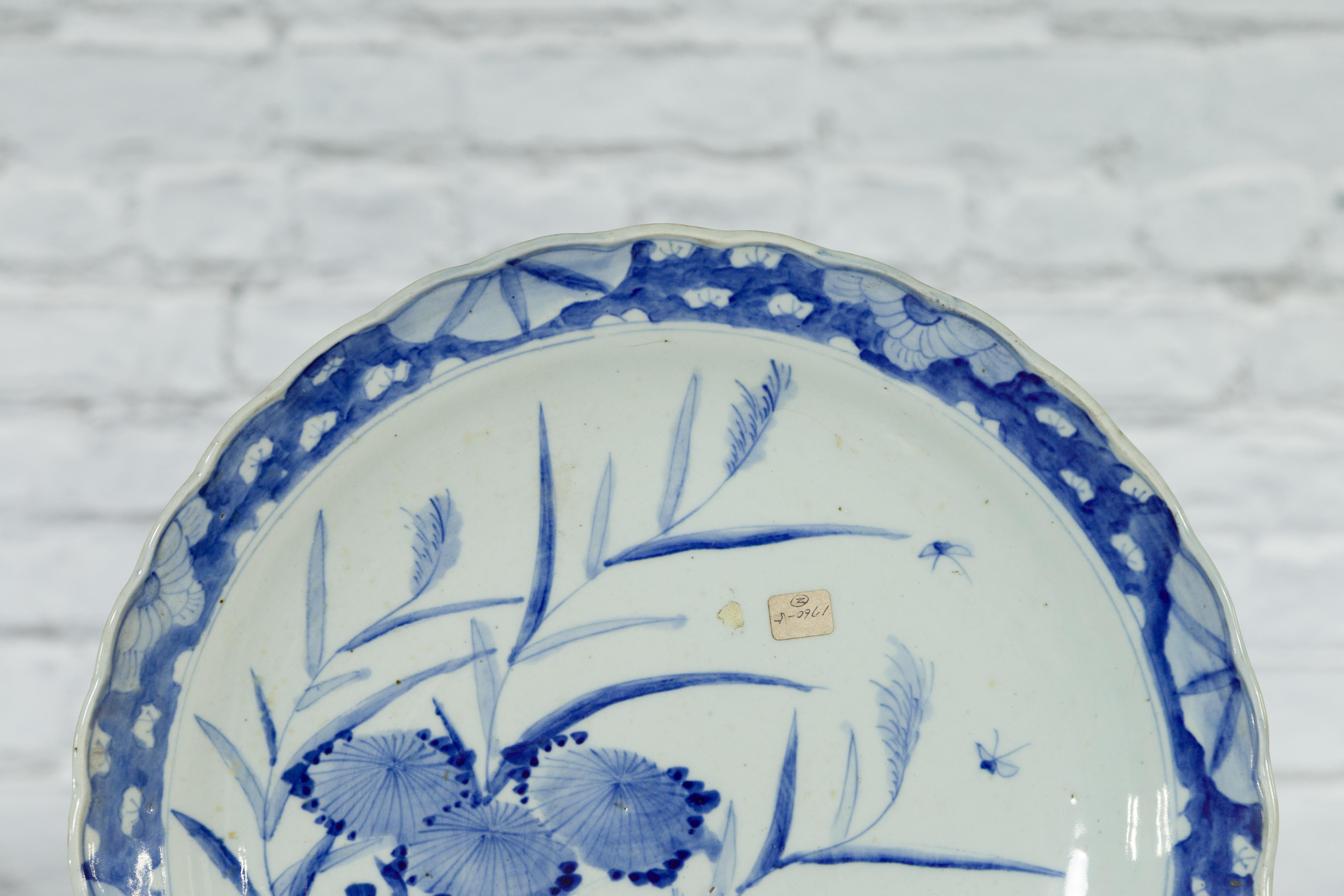 Japanischer Imari-Porzellanteller des 19. Jahrhunderts mit blau-weißer Bemalung im Angebot 4