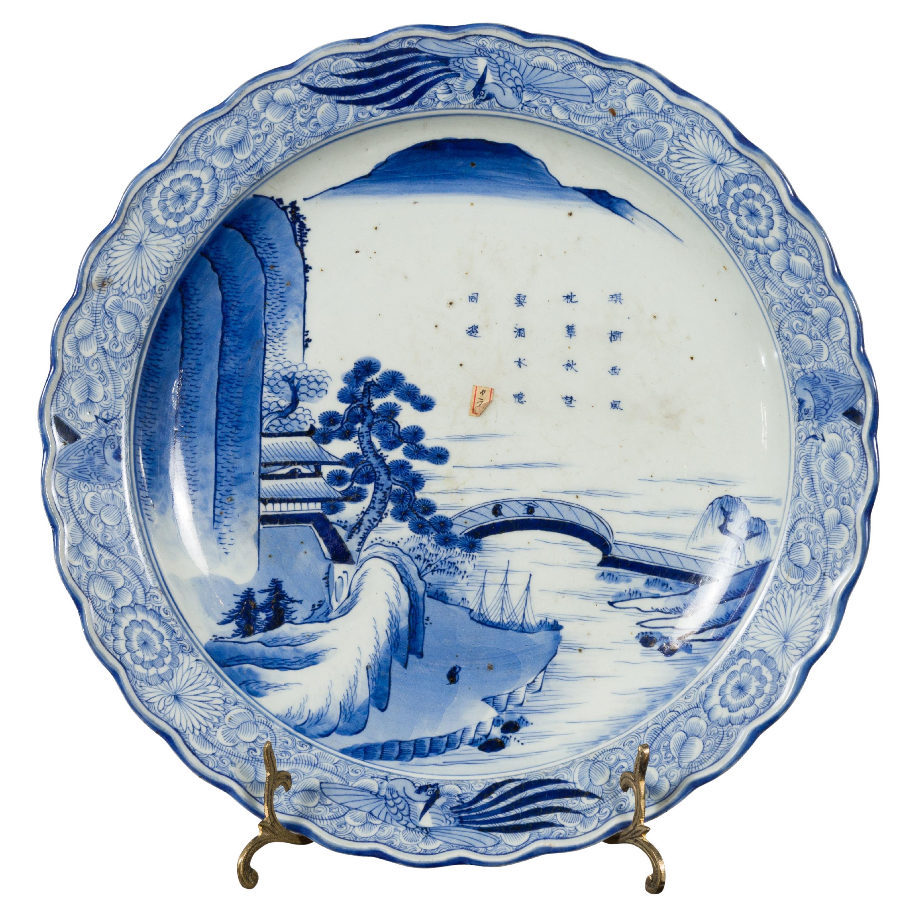 Assiette en porcelaine Imari japonaise du 19ème siècle avec décor peint en bleu et blanc