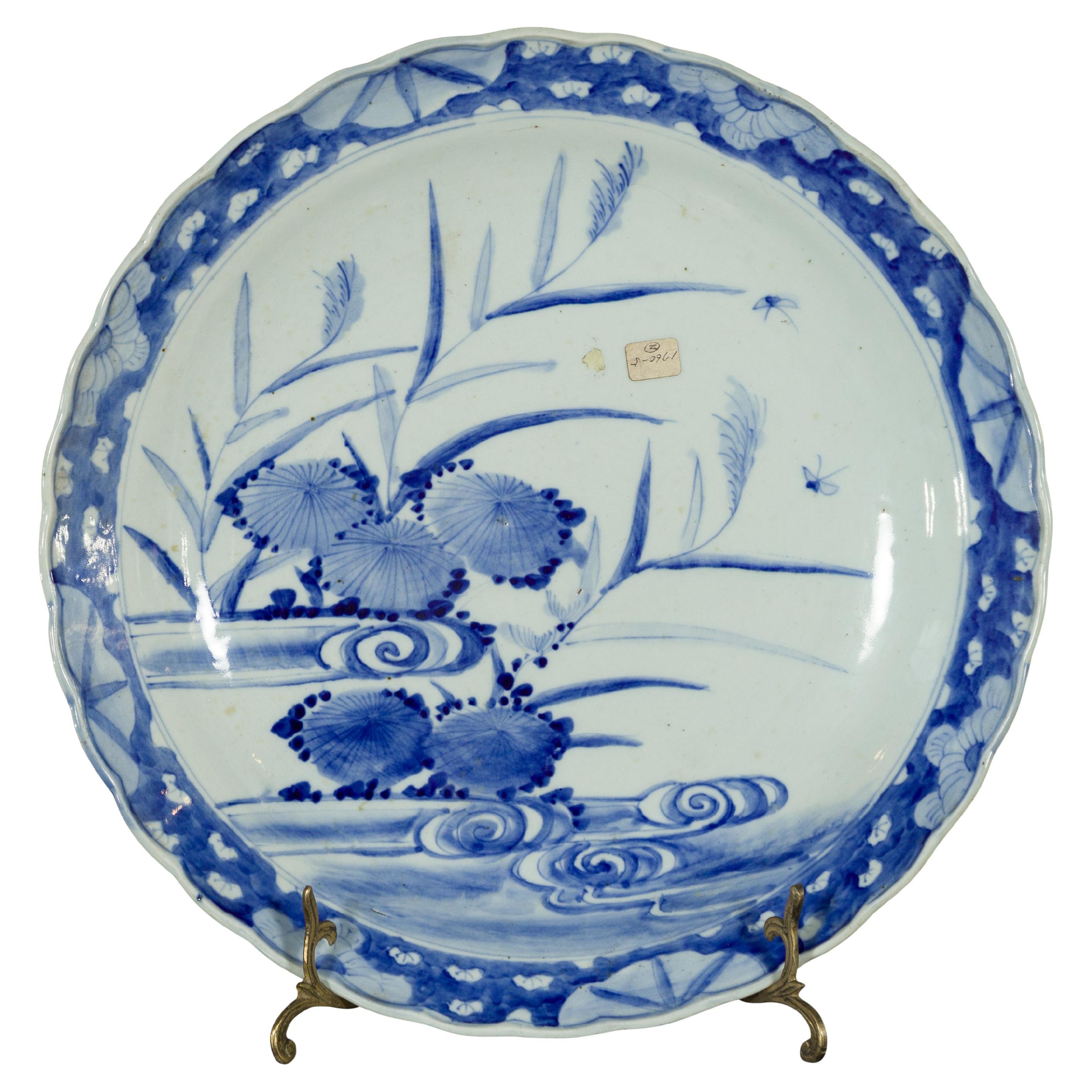 19th Century Japanese Porcelain Imari Plate with Painted Blue and White Décor For Sale