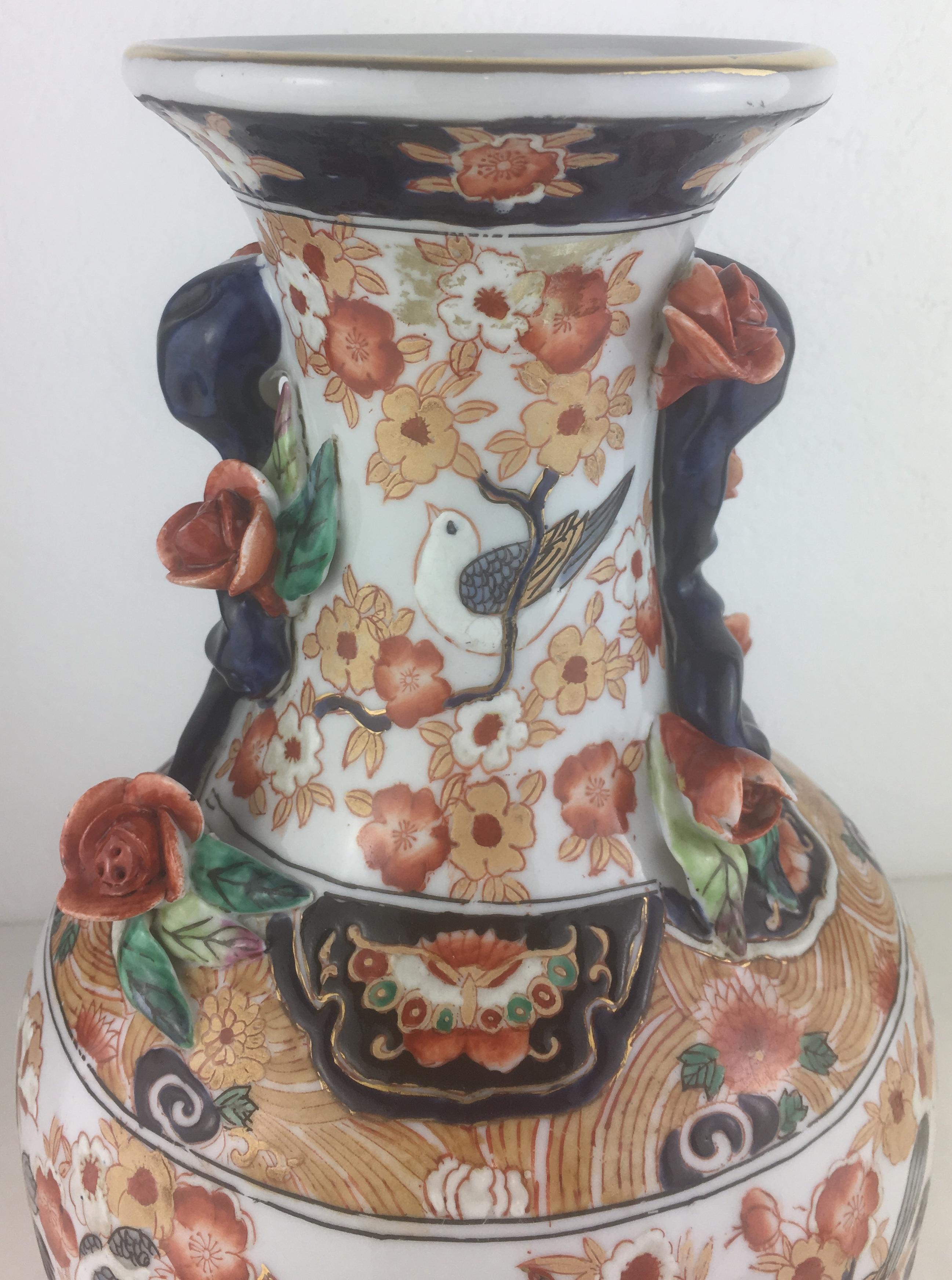 19th Century Japanese Porcelain Imari Vase with Polychrome Decor  10
