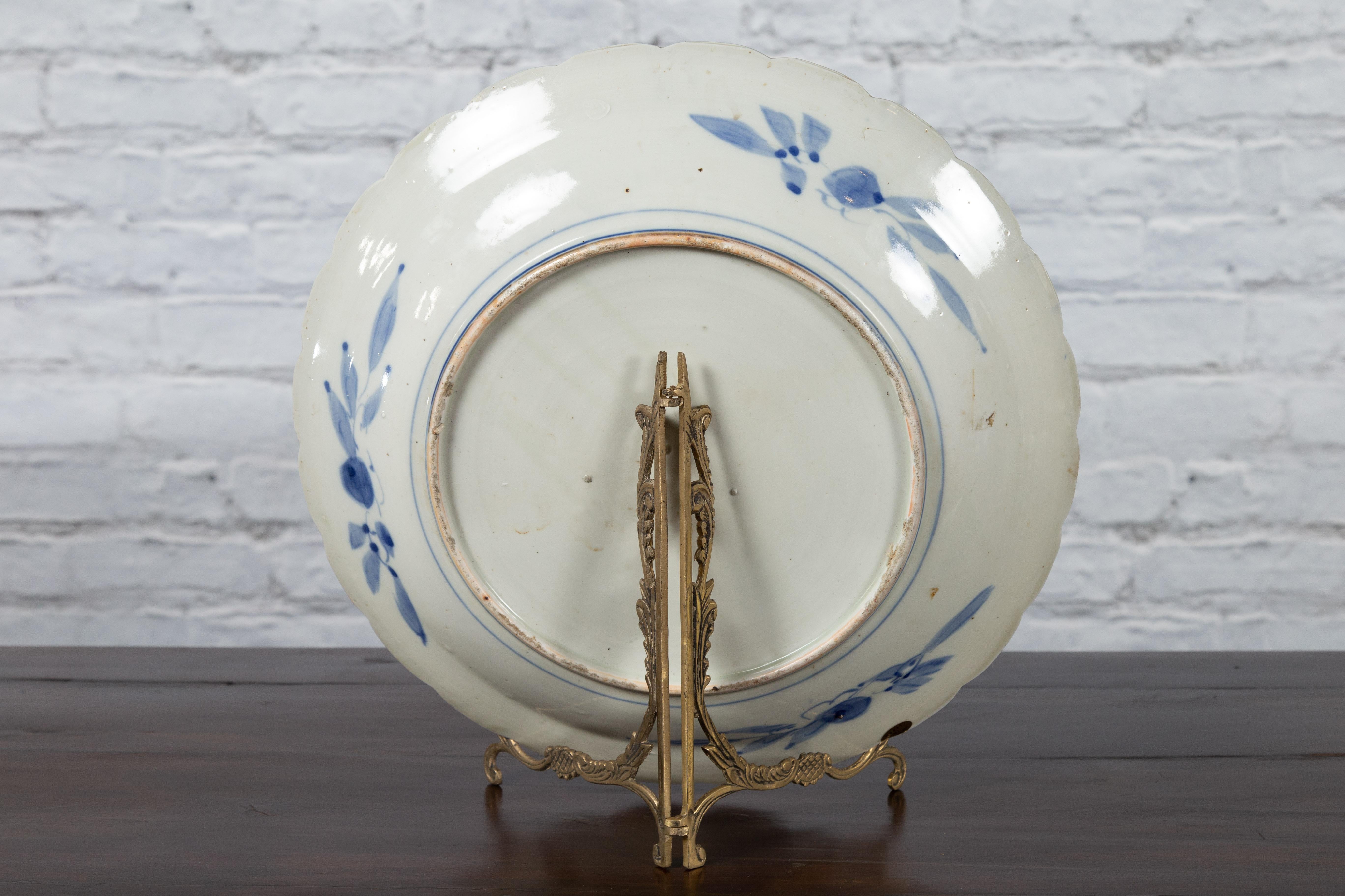 19th Century Japanese Porcelain Plate with Hand-Painted Blue and White Décor For Sale 8