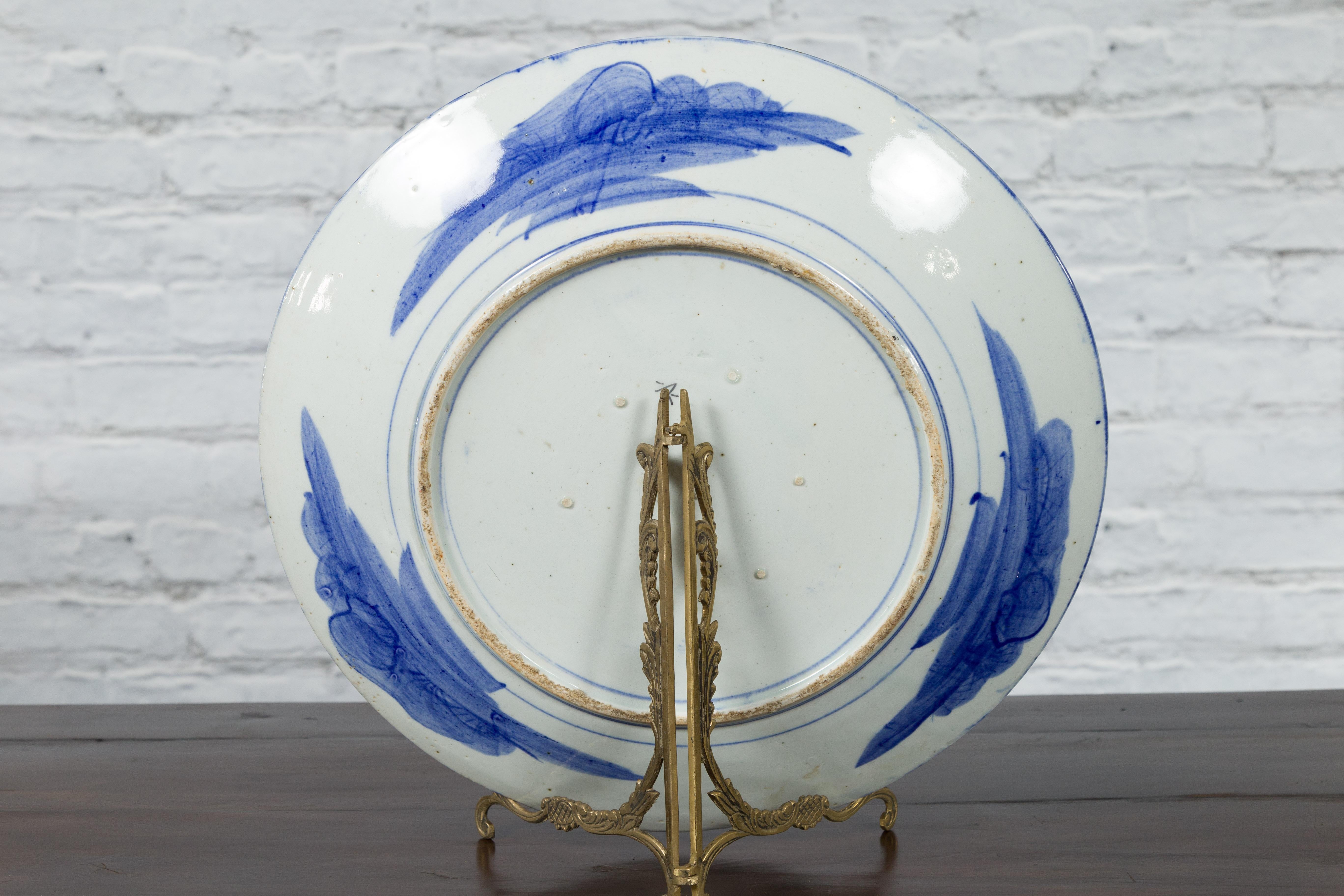 19th Century Japanese Porcelain Plate with Hand-Painted Blue and White Décor For Sale 6