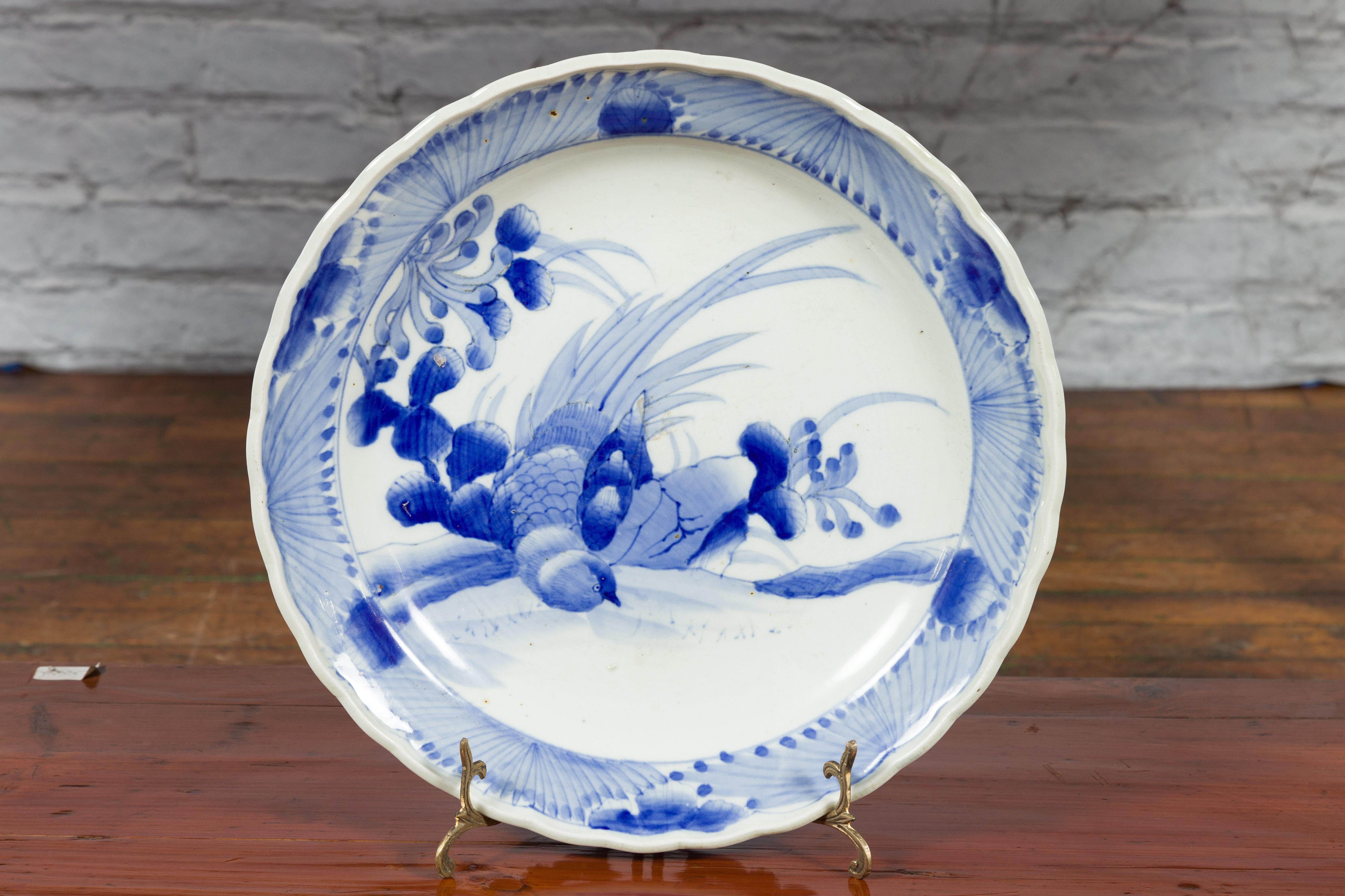 19th Century Japanese Porcelain Plate with Hand-Painted Blue and White Décor For Sale 9