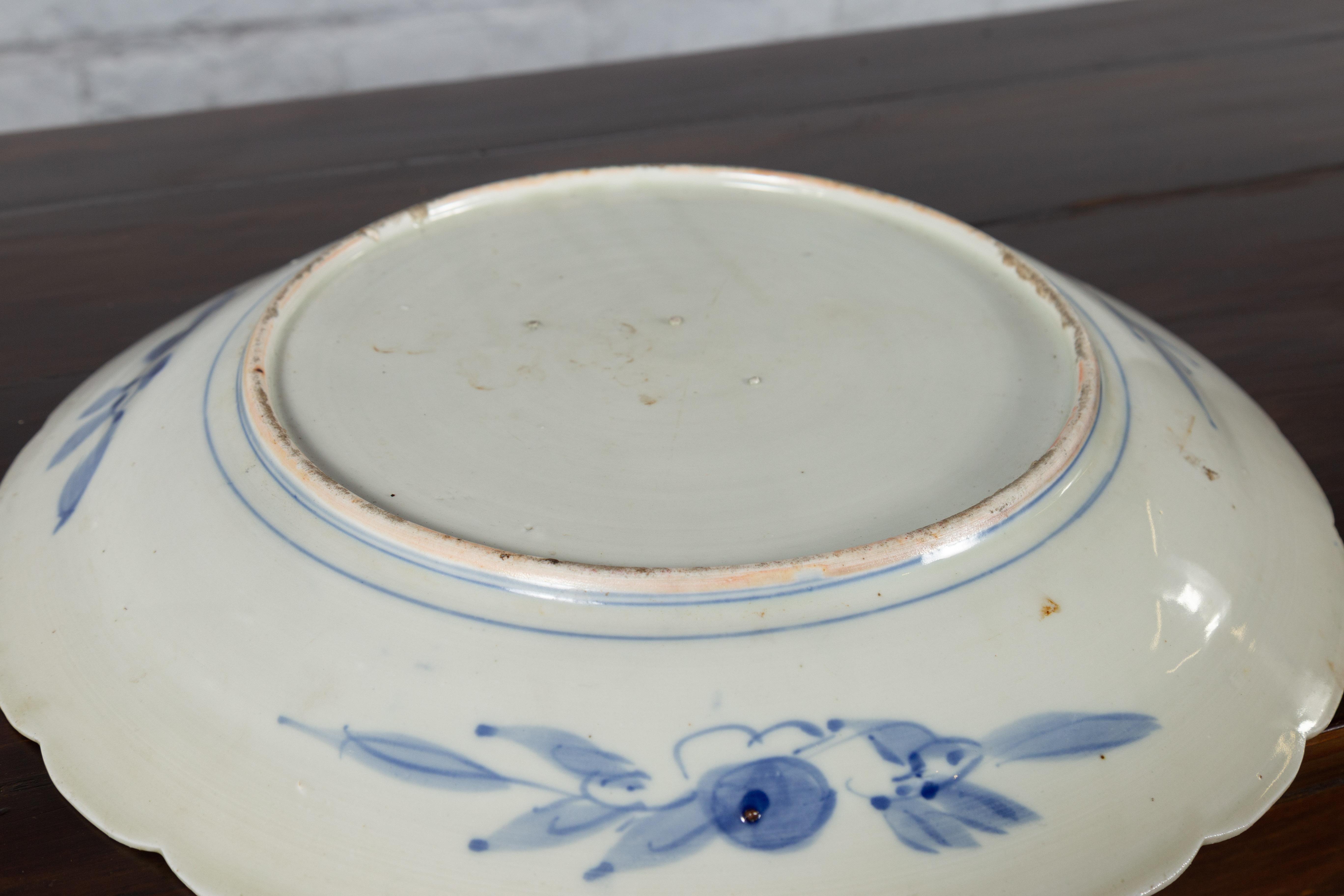 19th Century Japanese Porcelain Plate with Hand-Painted Blue and White Décor For Sale 10