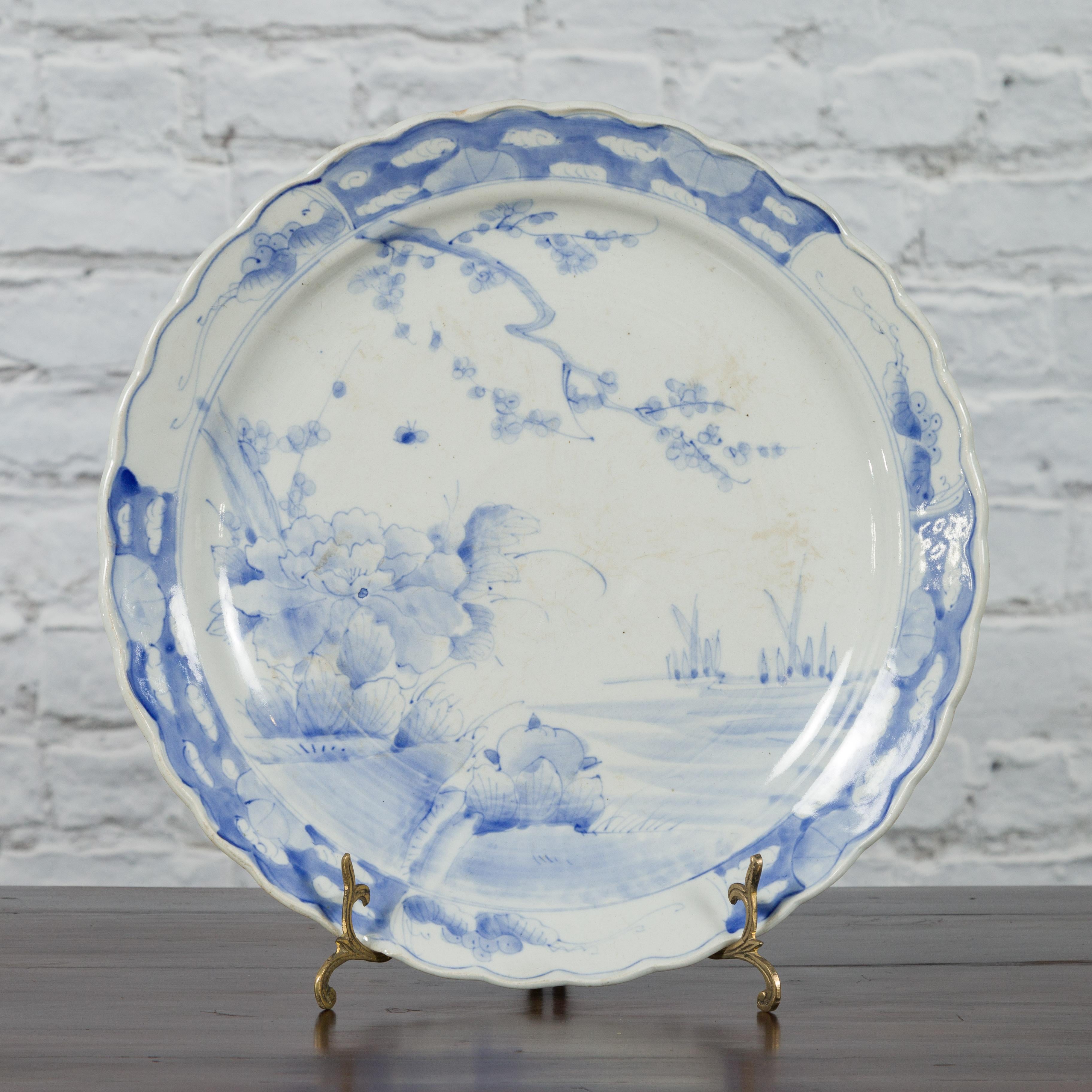 19th Century Japanese Porcelain Plate with Hand-Painted Blue and White Décor In Good Condition For Sale In Yonkers, NY