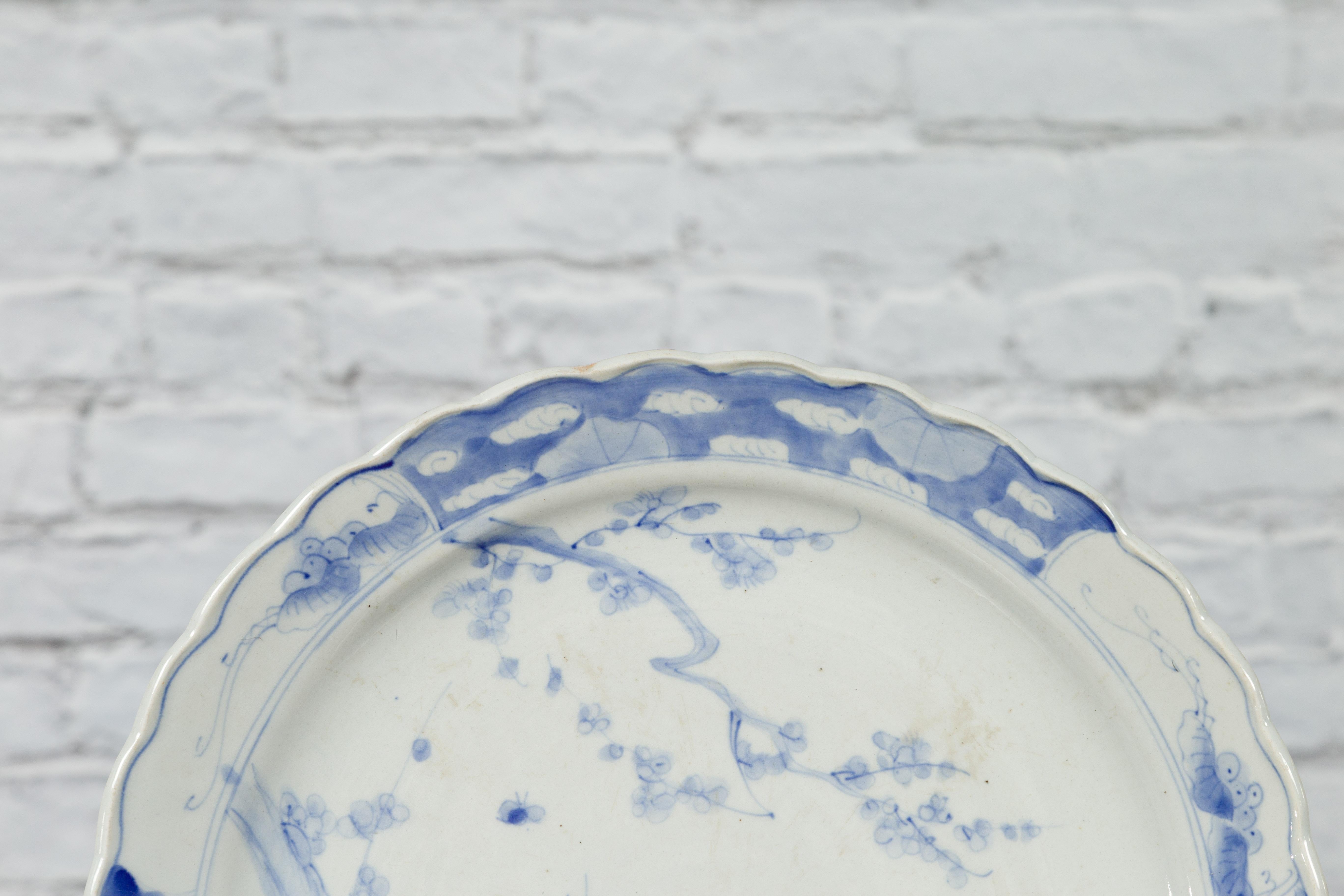 19th Century Japanese Porcelain Plate with Hand-Painted Blue and White Décor For Sale 1