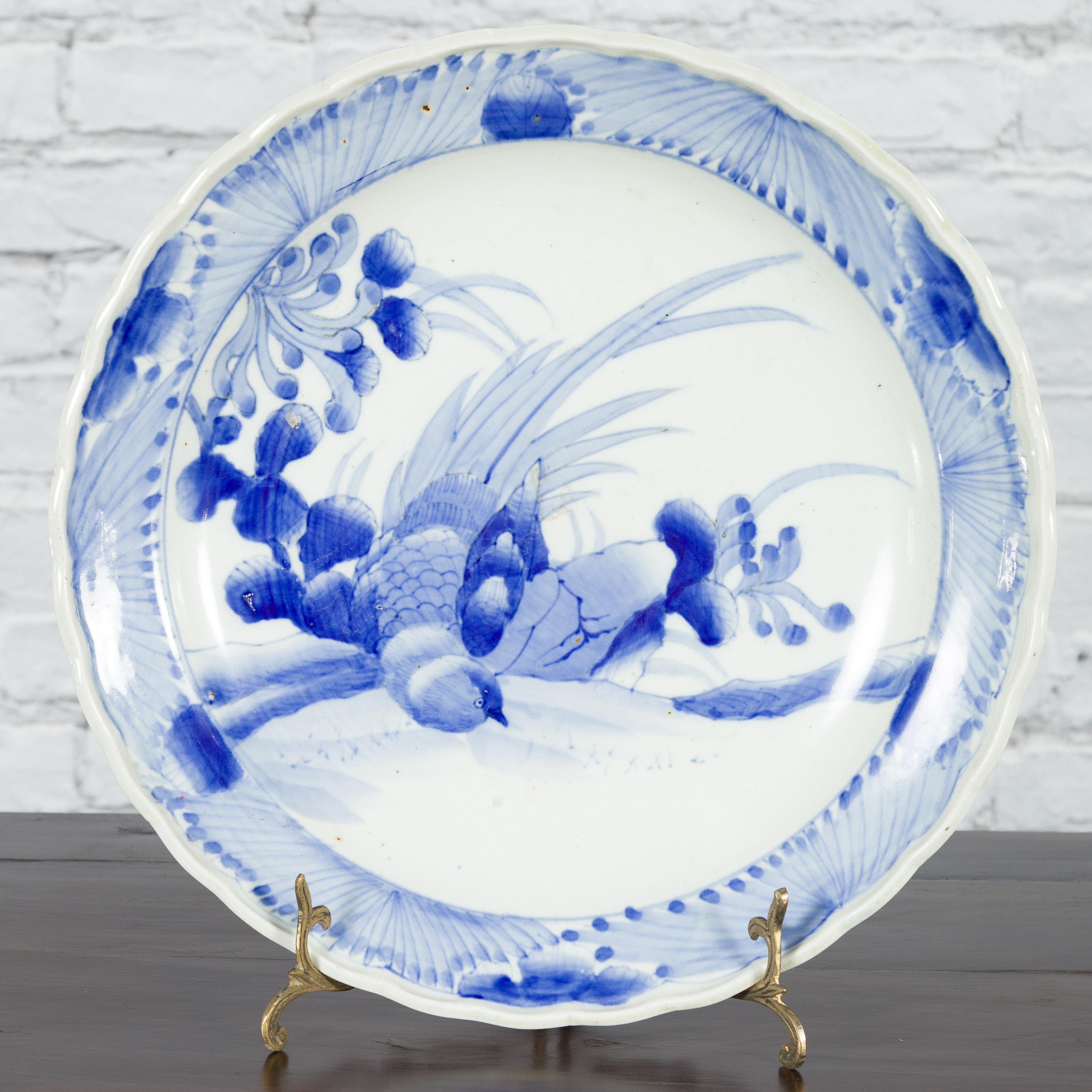 19th Century Japanese Porcelain Plate with Hand-Painted Blue and White Décor For Sale 2