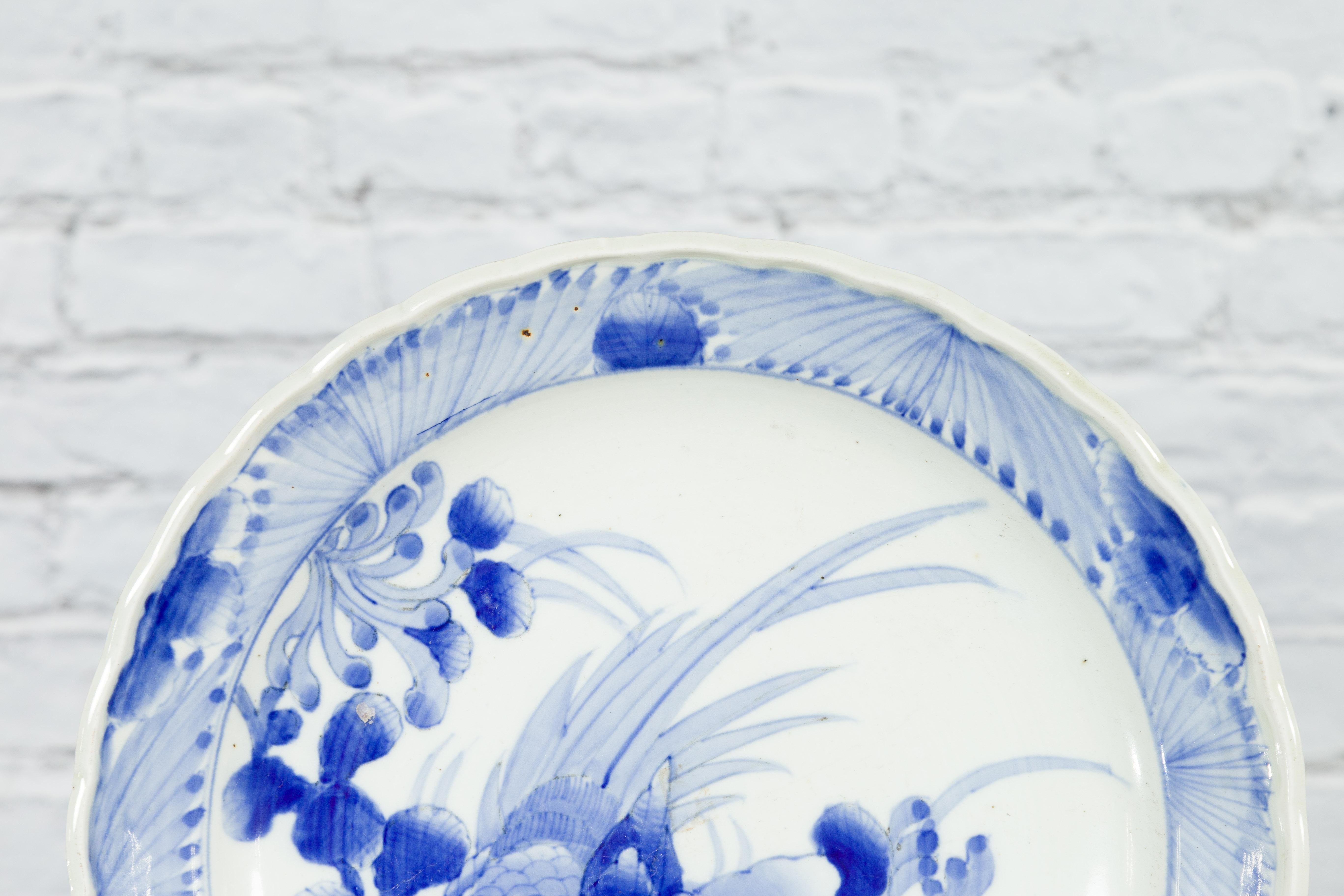 19th Century Japanese Porcelain Plate with Hand-Painted Blue and White Décor For Sale 3