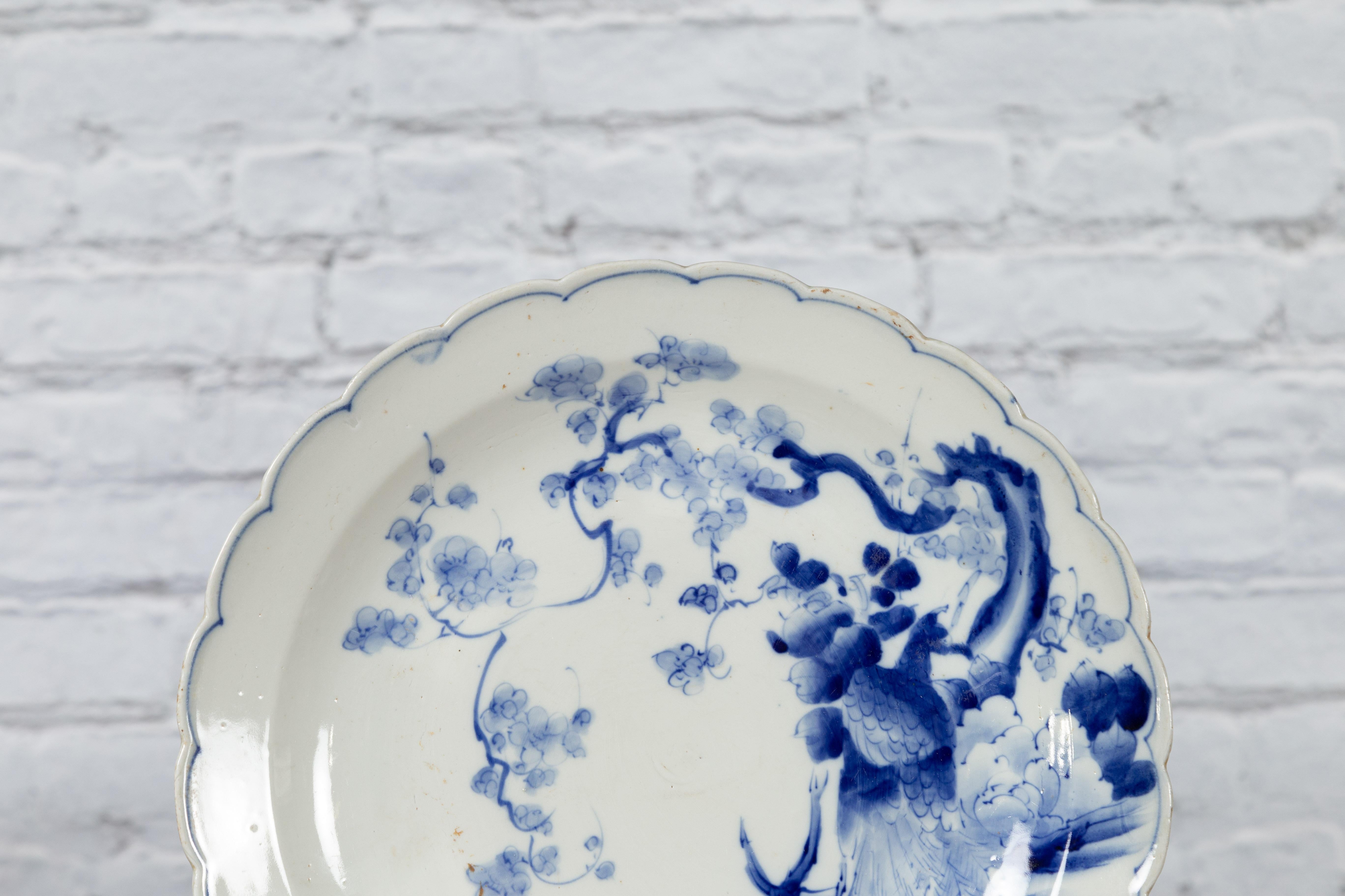 19th Century Japanese Porcelain Plate with Hand-Painted Blue and White Décor For Sale 3