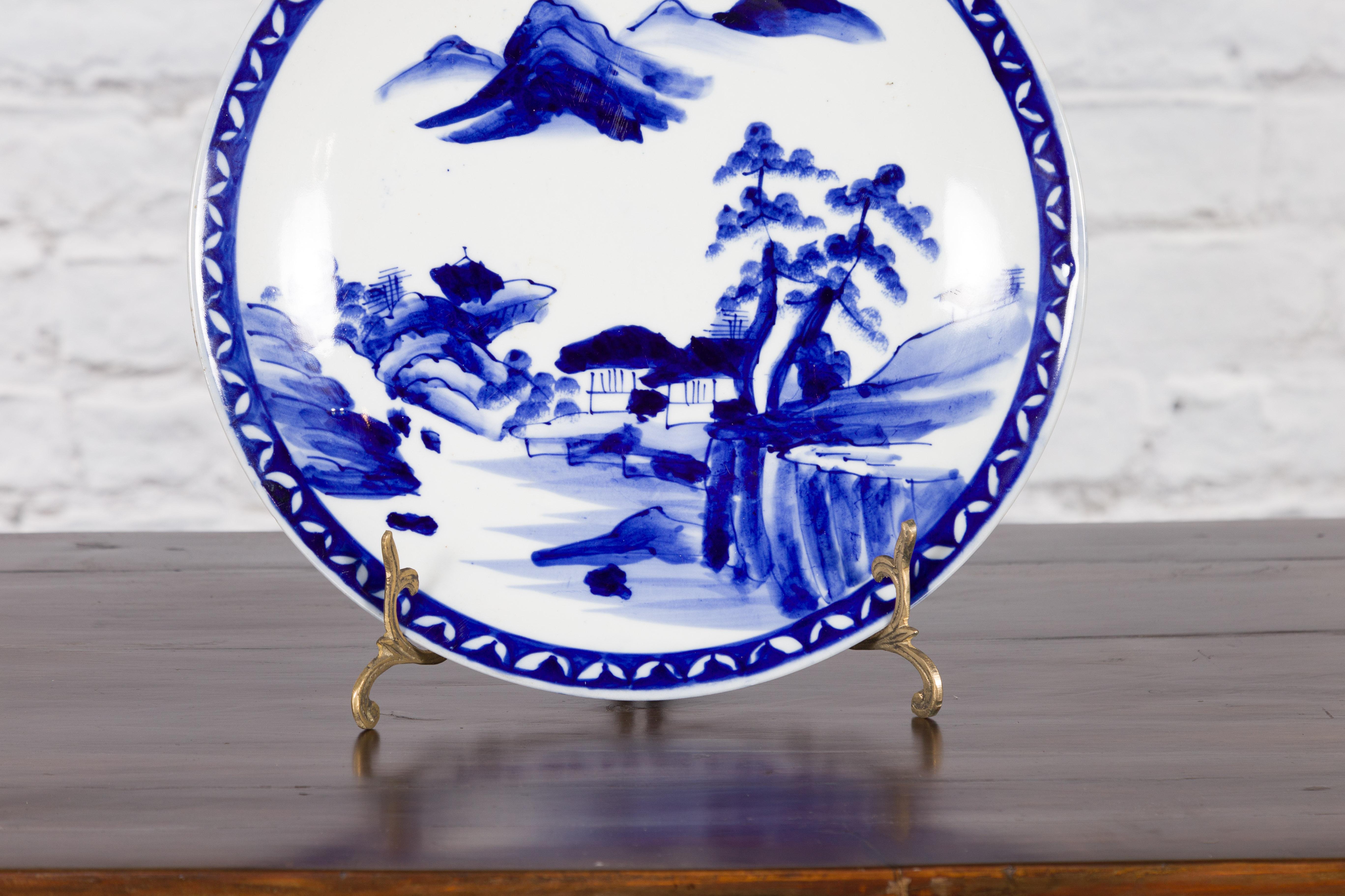 19th Century Japanese Porcelain Plate with Hand-Painted Blue and White Décor For Sale 1