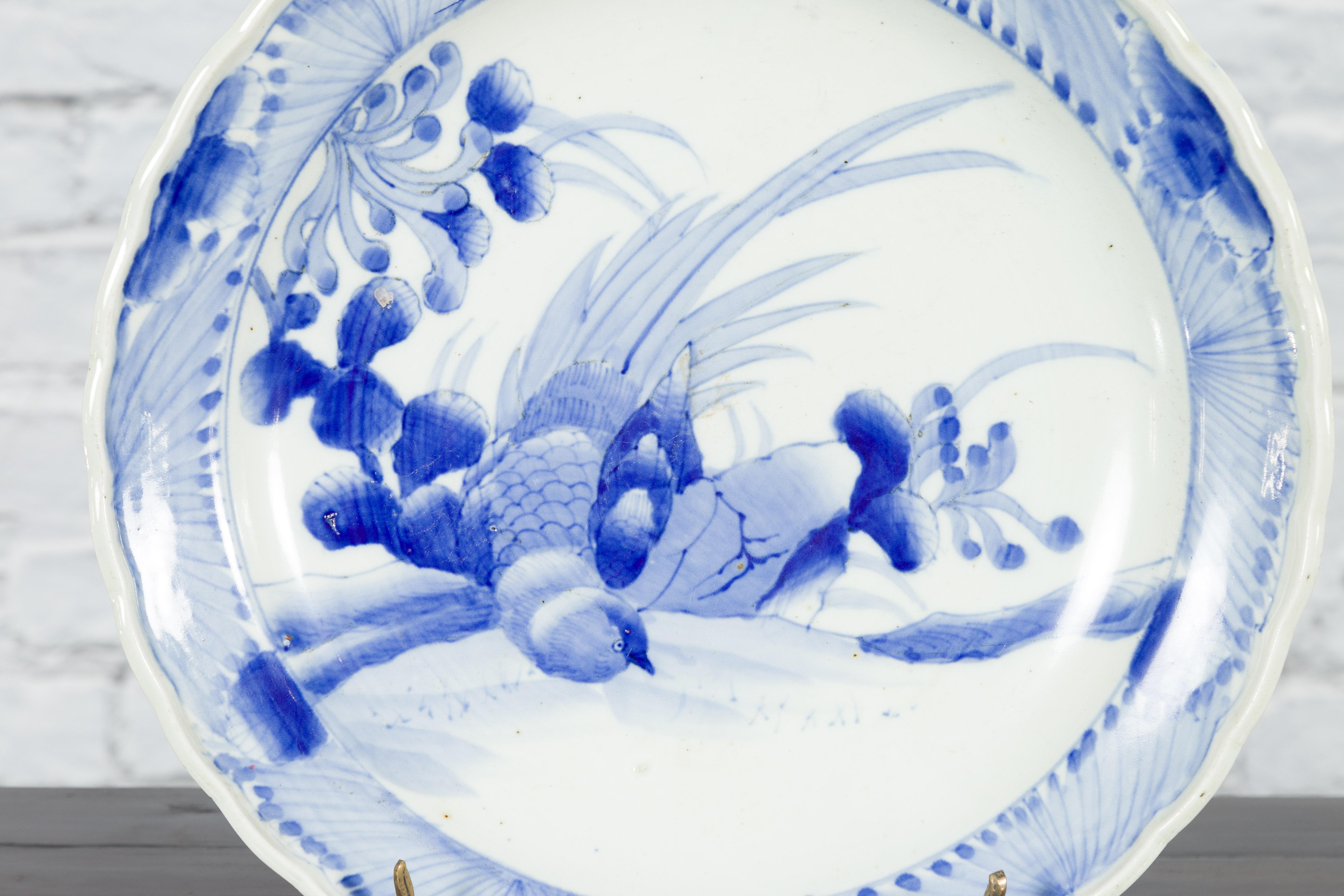 19th Century Japanese Porcelain Plate with Hand-Painted Blue and White Décor For Sale 4