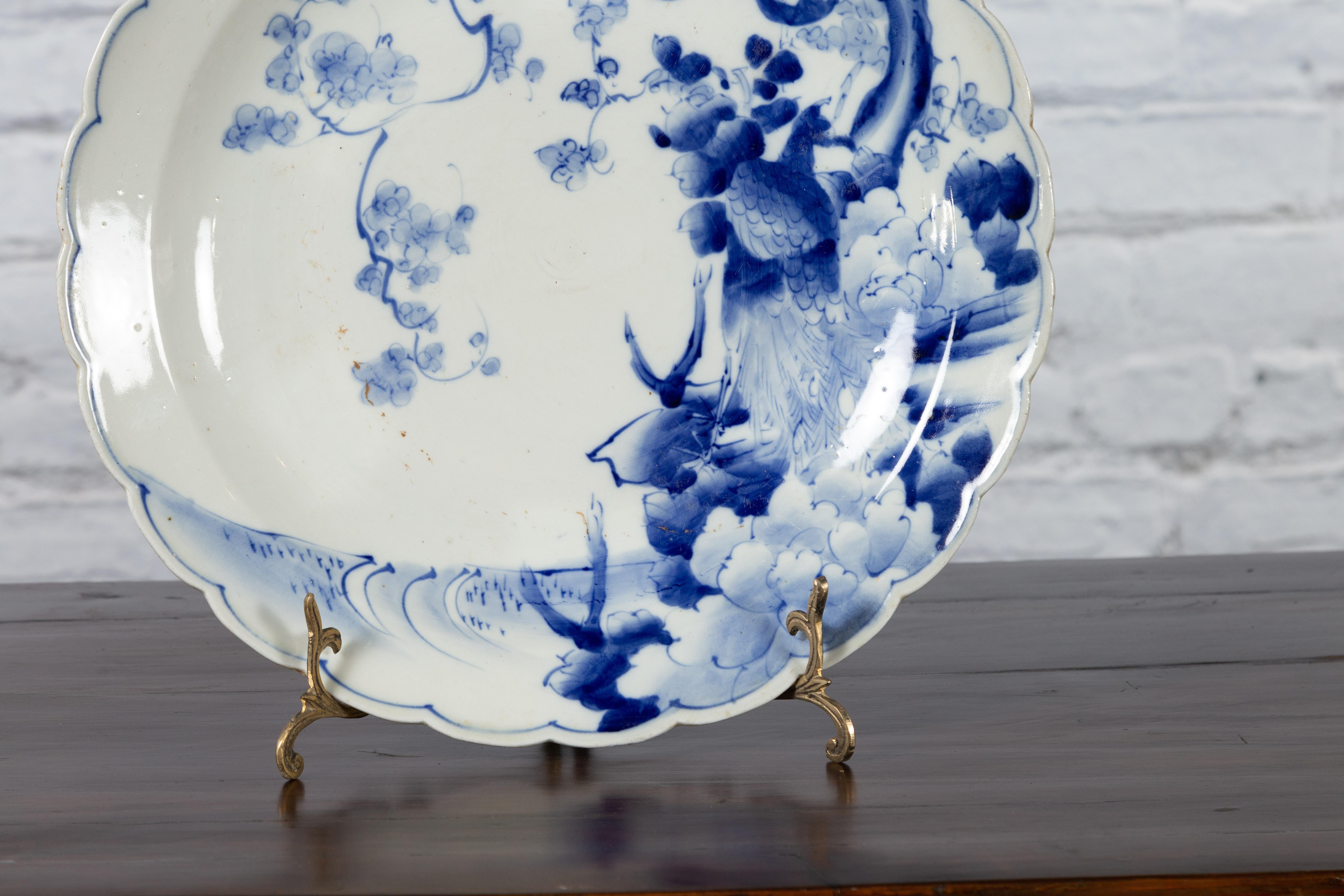 Japanischer Porzellanteller des 19. Jahrhunderts mit handbemaltem blauem und weißem Dekor im Angebot 4