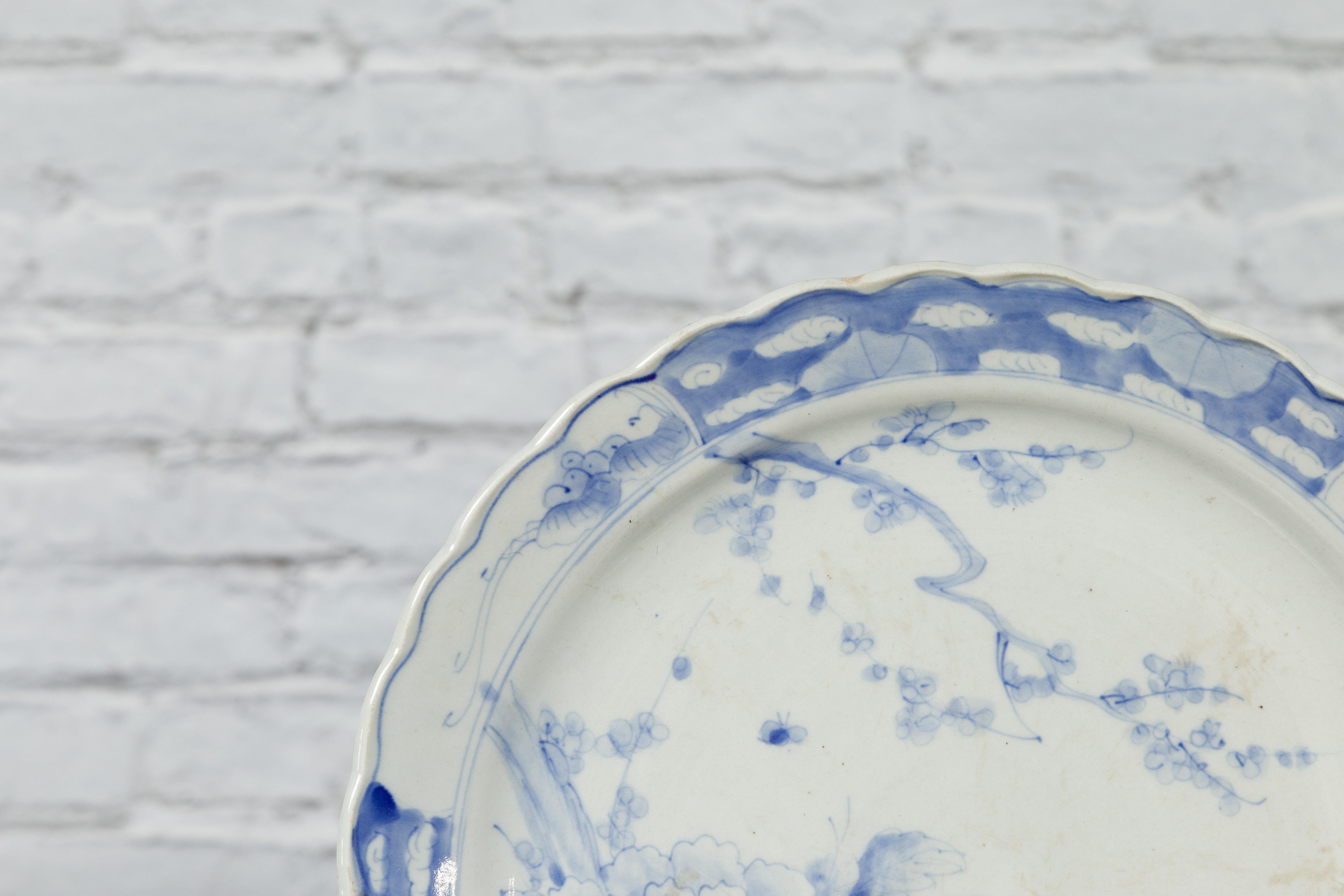 19th Century Japanese Porcelain Plate with Hand-Painted Blue and White Décor For Sale 5