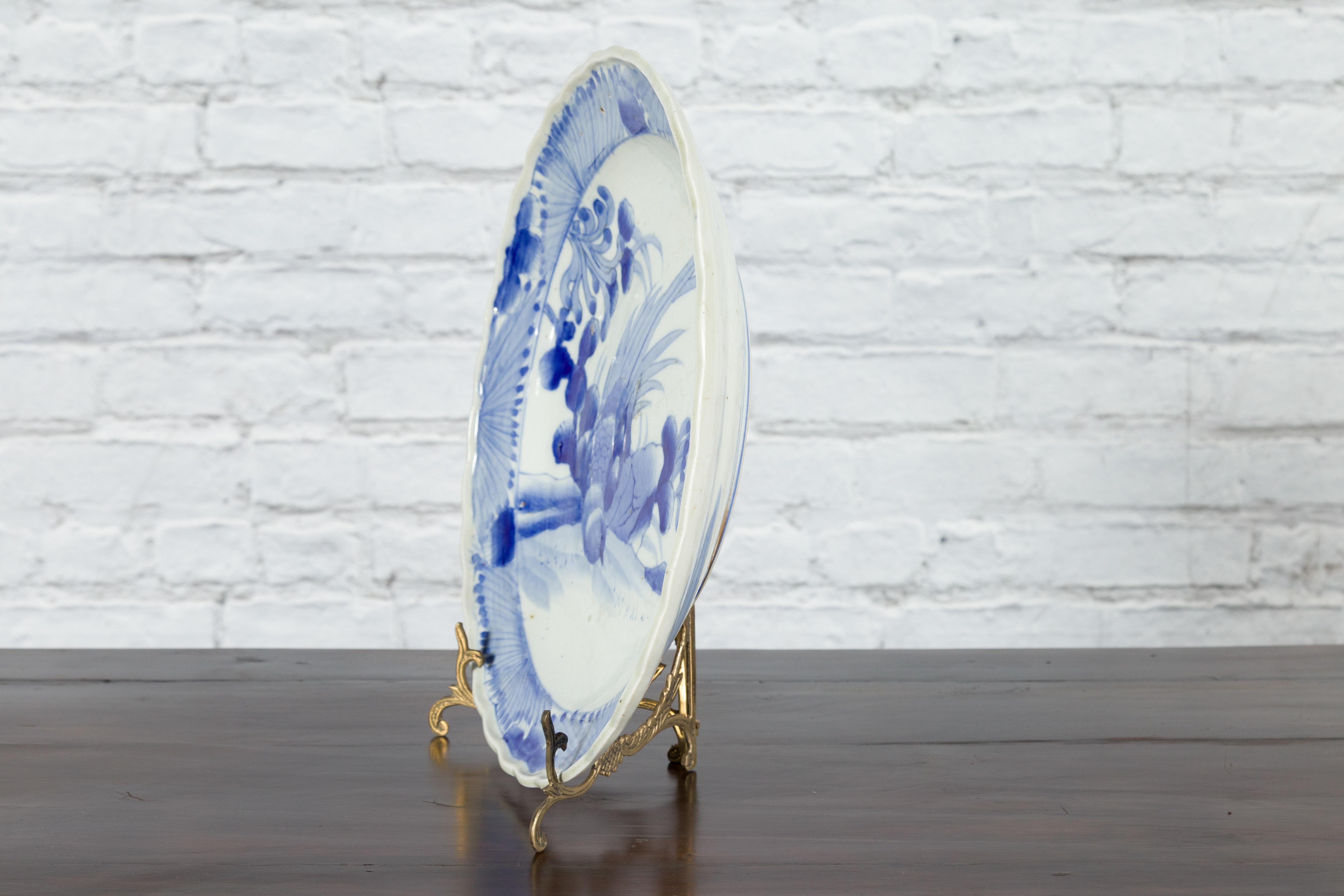 19th Century Japanese Porcelain Plate with Hand-Painted Blue and White Décor For Sale 6