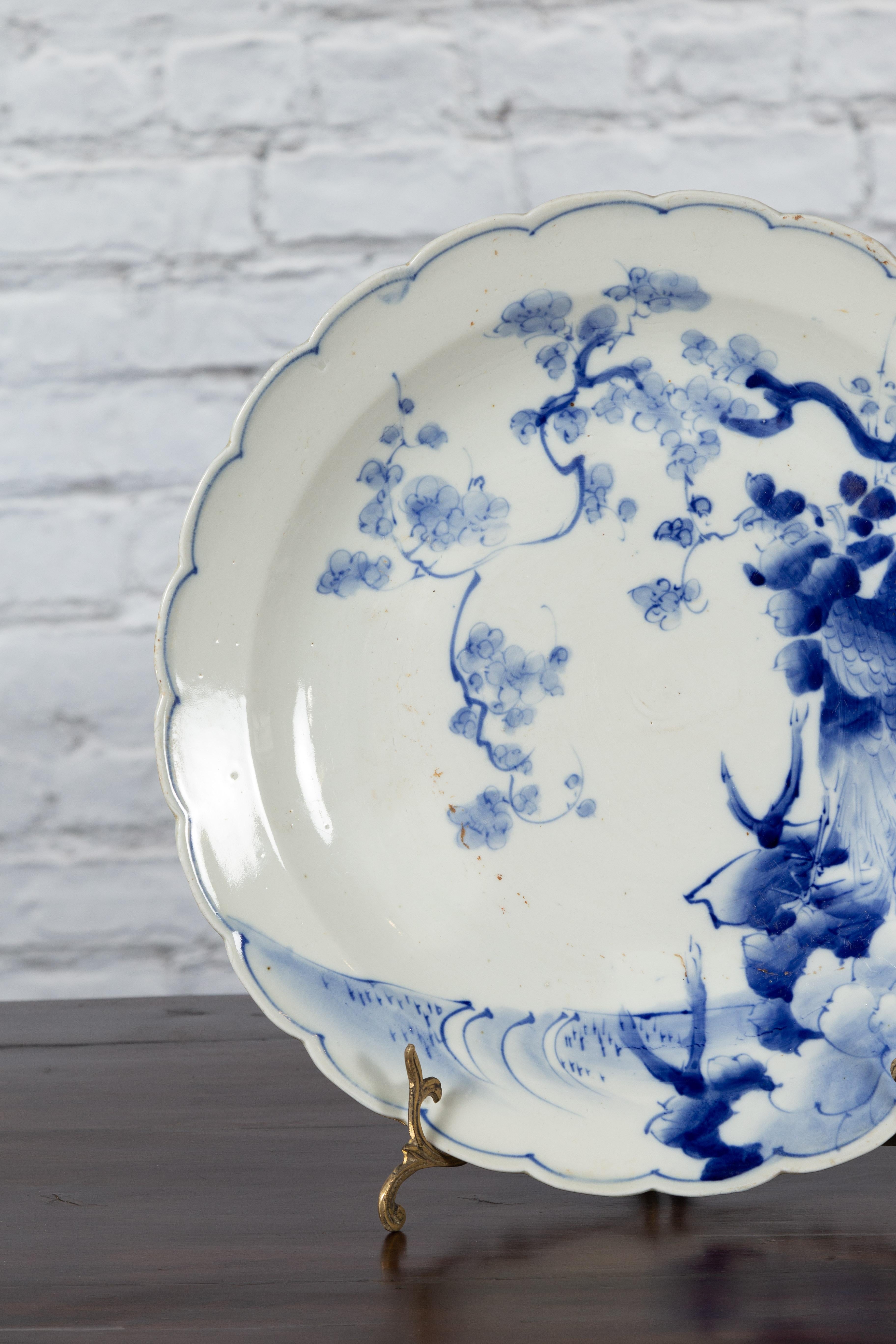 19th Century Japanese Porcelain Plate with Hand-Painted Blue and White Décor For Sale 6