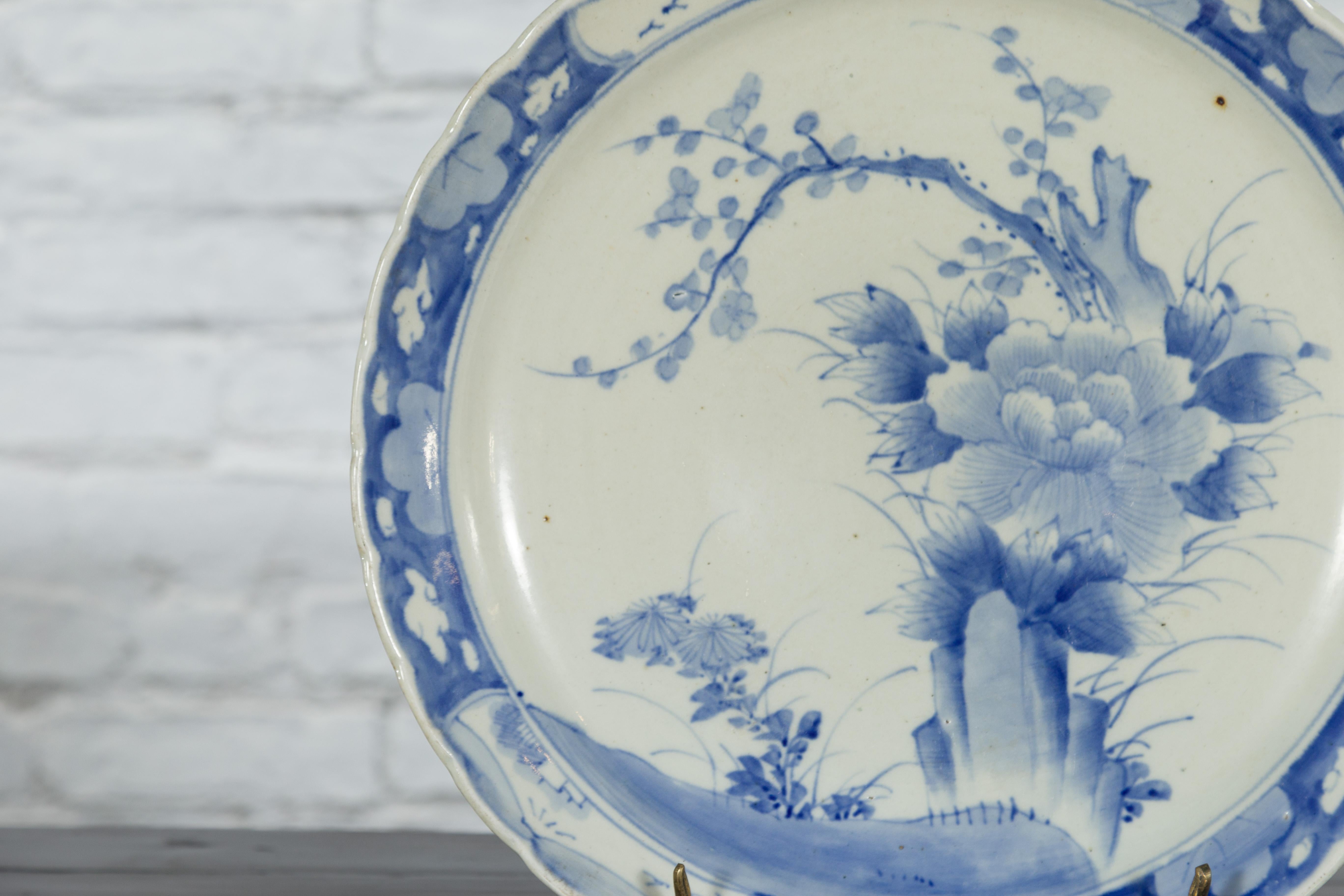 19th Century Japanese Porcelain Plate with Painted Blue and White Tree Décor For Sale 2