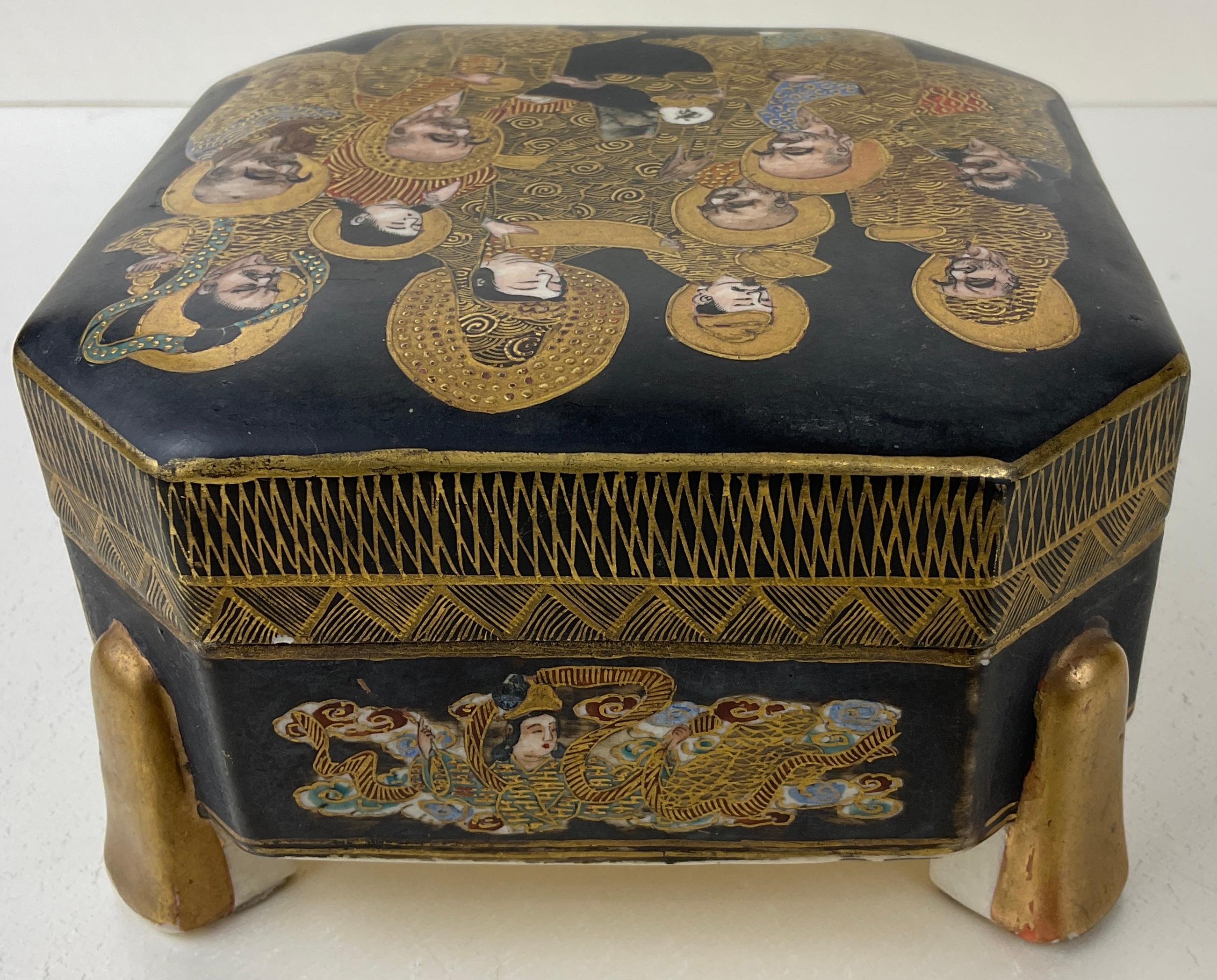 Porcelaine Bote  couvercle japonaise Satsuma du 19me sicle, Meiji  en vente