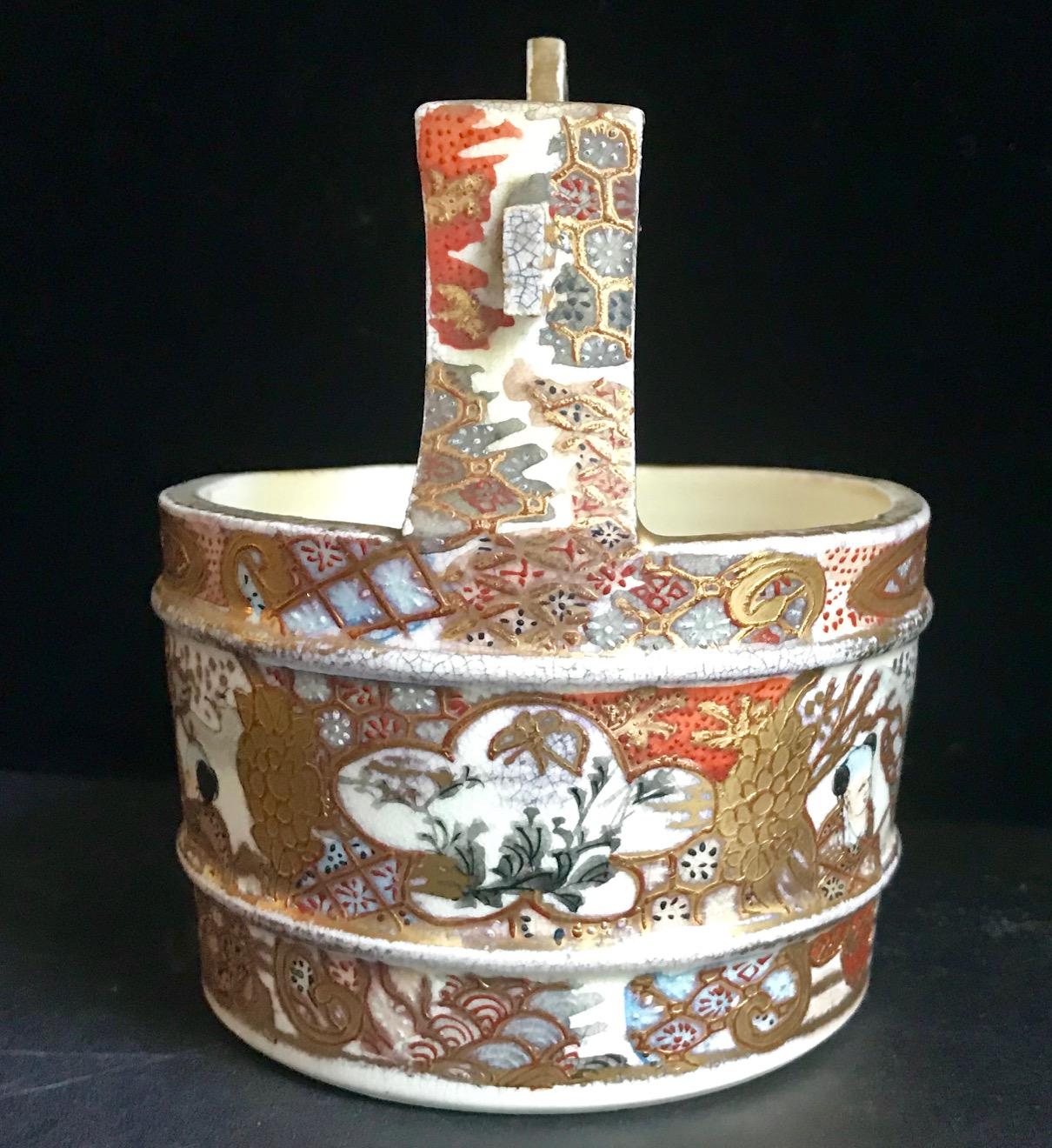 Meiji seau à eau en porcelaine Satsuma du 19ème siècle:: vase de puits à souhaits en vente