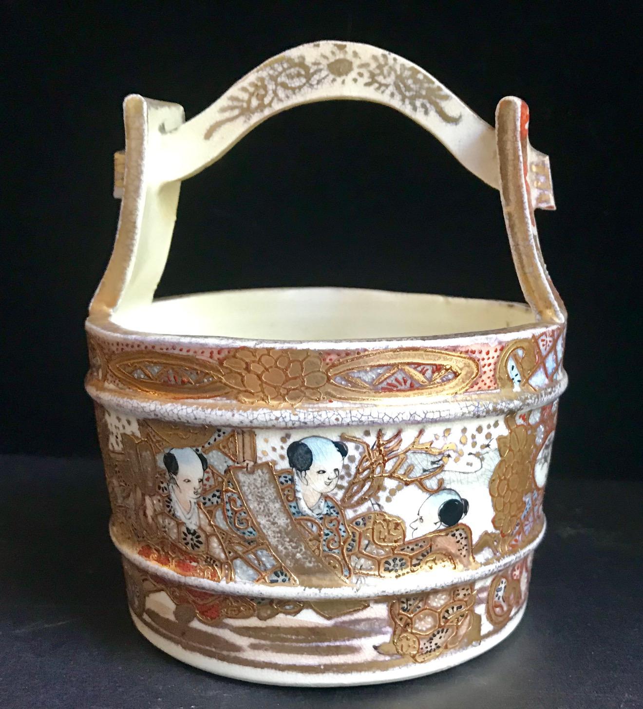Peint à la main seau à eau en porcelaine Satsuma du 19ème siècle:: vase de puits à souhaits en vente