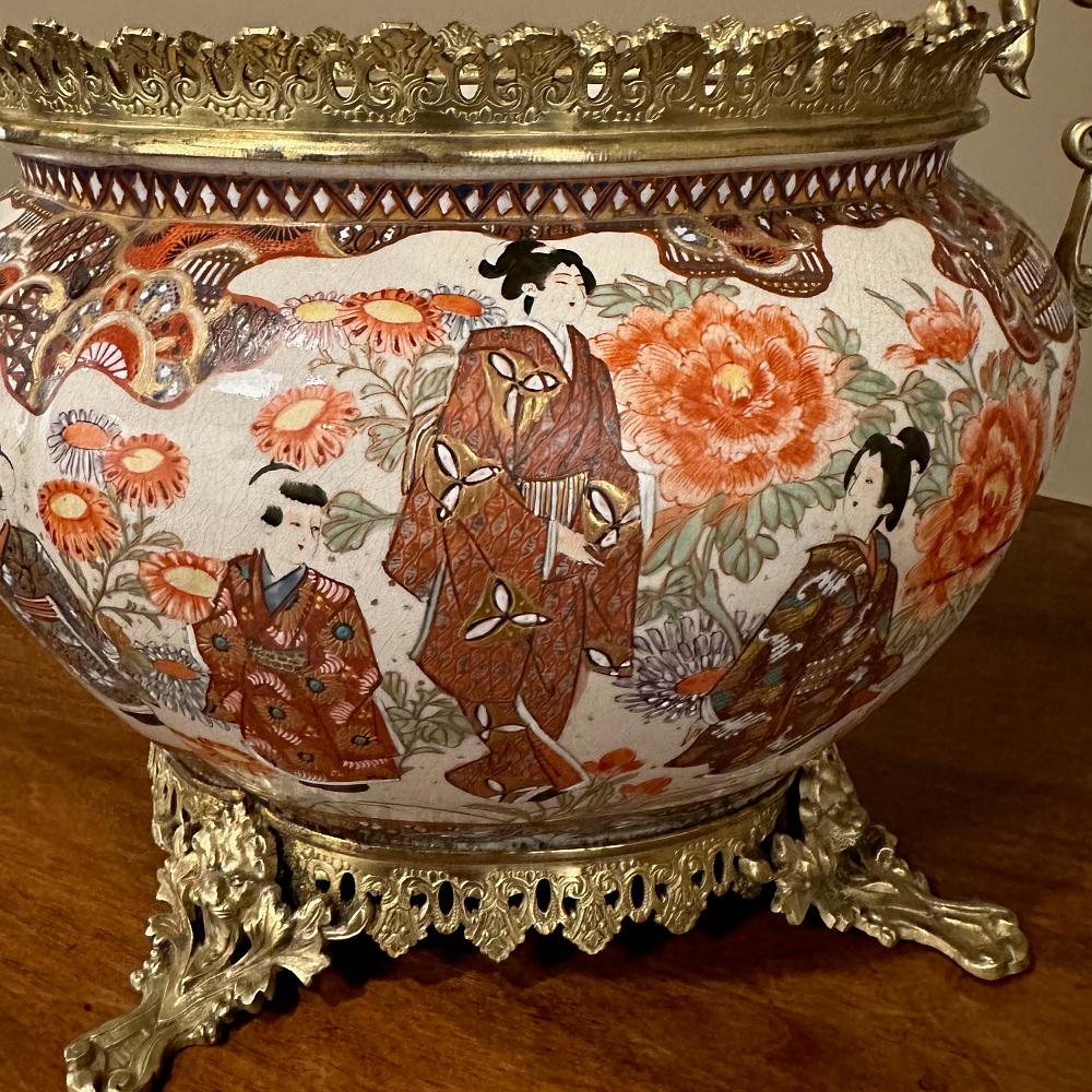 Bronze Vase japonais Satsuma du 19ème siècle ~ Jardinière avec montures en bronze en vente
