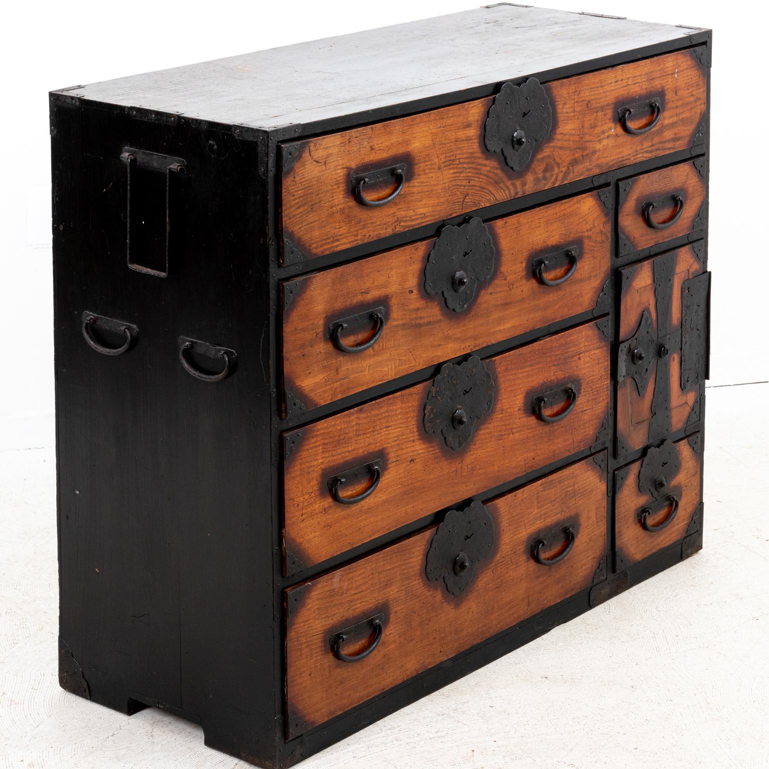19th Century Japanese Tonsu Chest of Drawers In Good Condition In Stamford, CT
