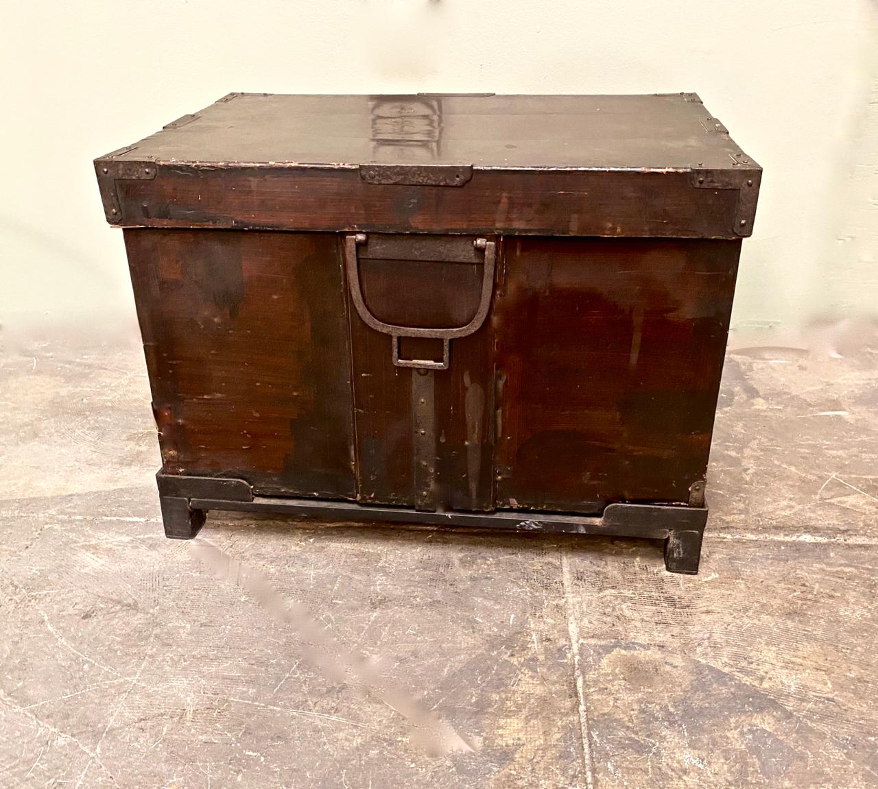 19th Century Japanese Trunk In Good Condition In Pasadena, CA