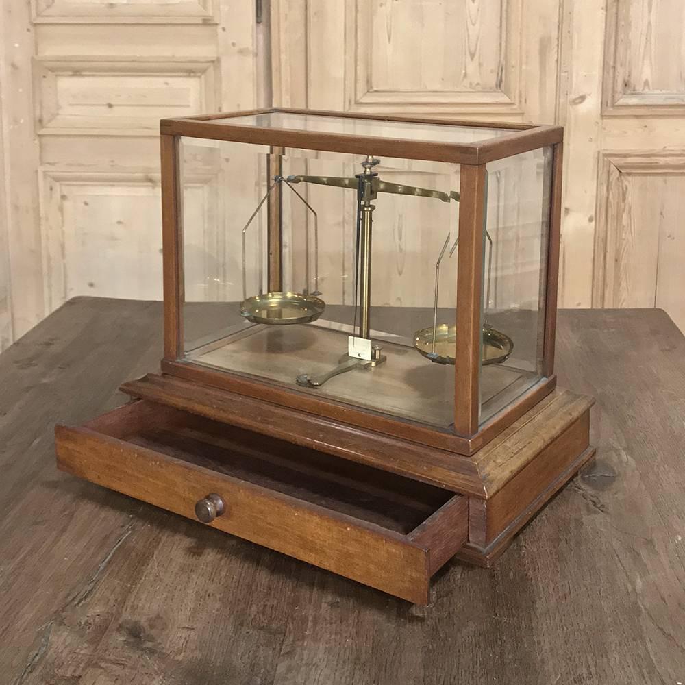 19th century Jeweler's balance scale in original bevelled glass case was considered a precision instrument and accordingly made to strict standards to ensure the utmost in consumer confidence. The glass case even kept dust from collecting on the