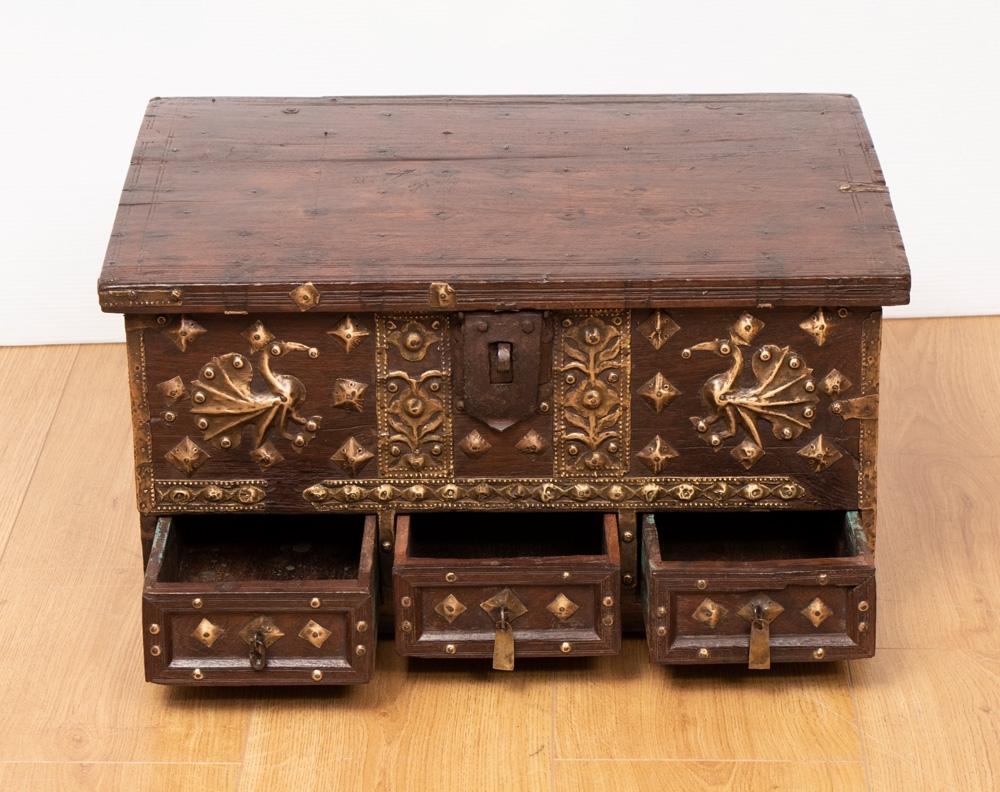 19th Century Jewellery Box from Kutch, Gujarat In Good Condition For Sale In London, GB
