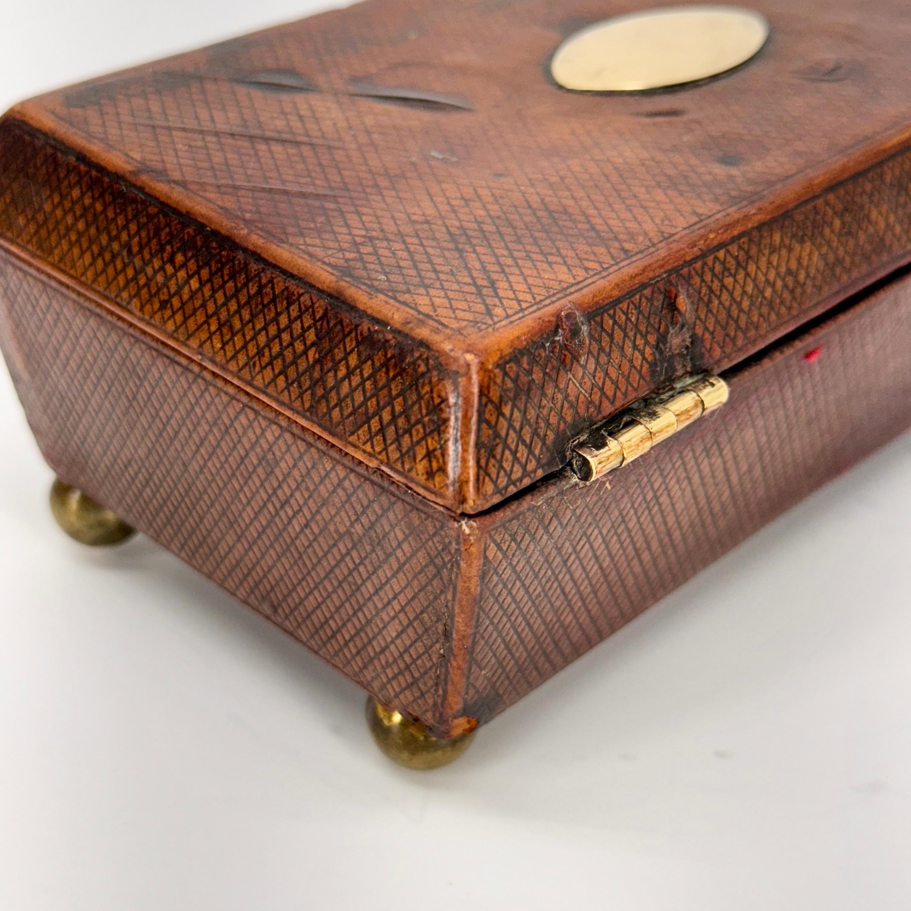 Boîte à bijoux du 19e siècle en cuir avec motif de diamants  en vente 4