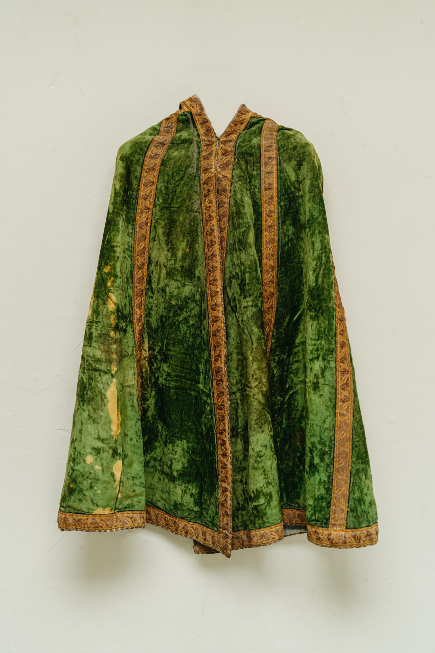 19th Century, Jewish Velvet and Goldthread Cape For Sale 4