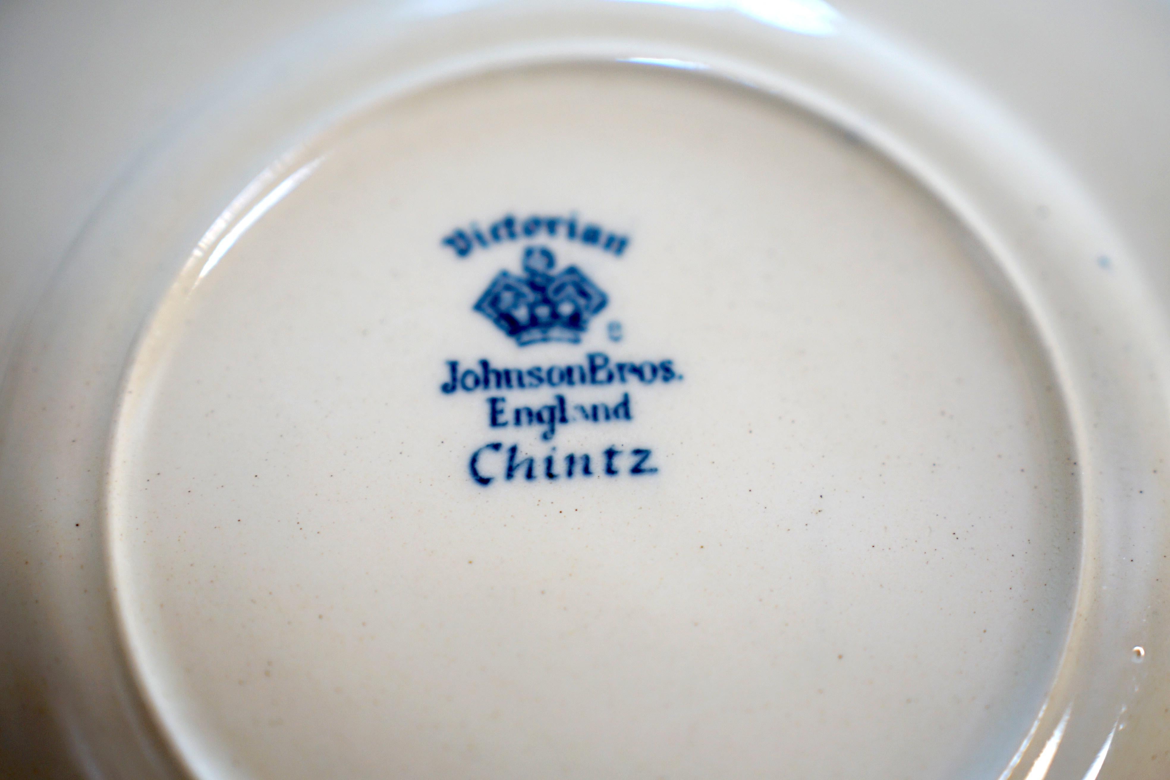 Siglo XIX Johnson Brothers 40 piezas de cretona victoriana azul y blanca en Bueno estado para la venta en Lomita, CA