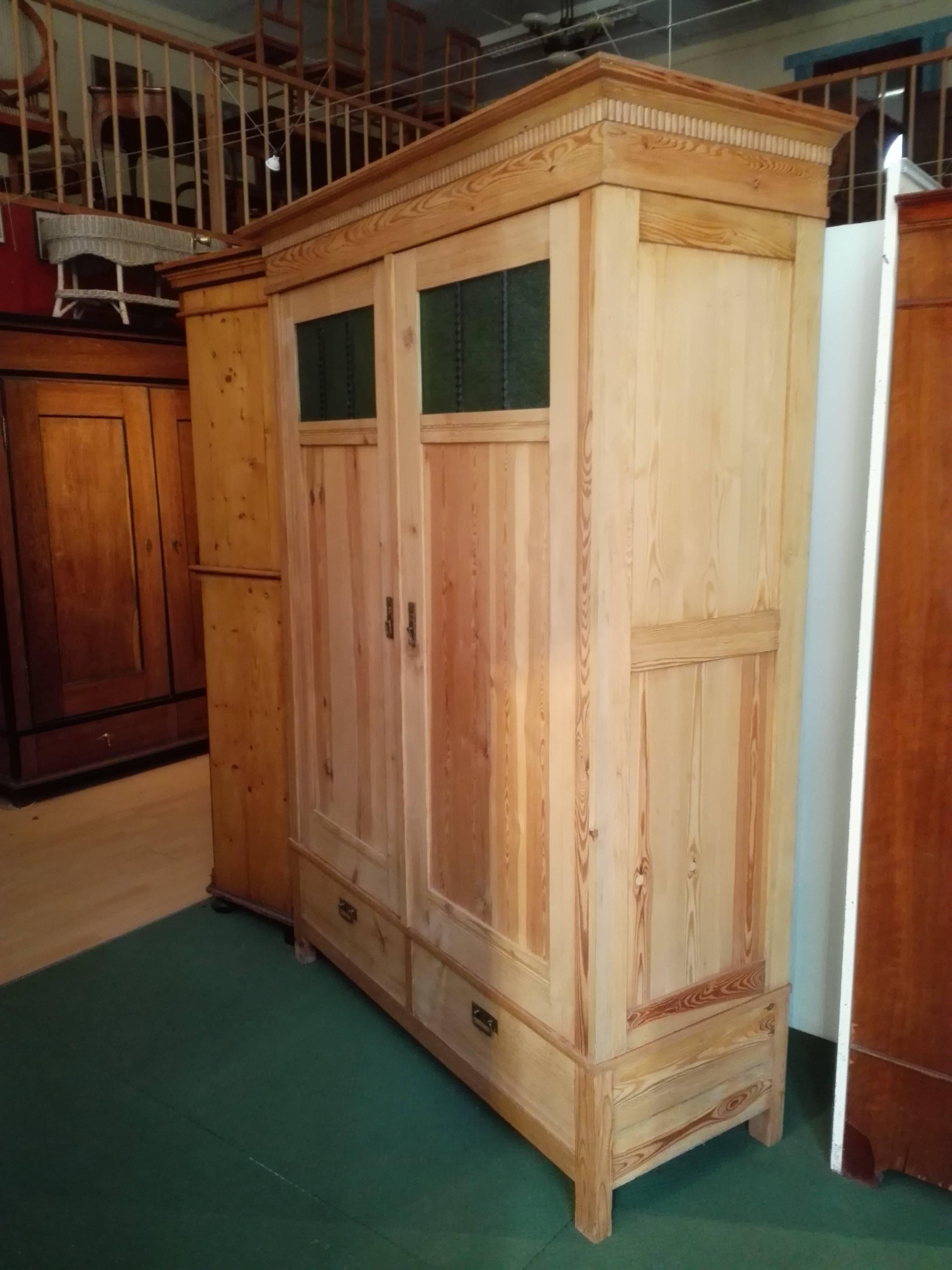 This stylistically Classic Art Nouveau wardrobe is fully collapsible in frame and filling worked! He is fully completely, sensitive and biologically restored and wears a pure shellac, oilwax patina! This is Restauration in perfection!