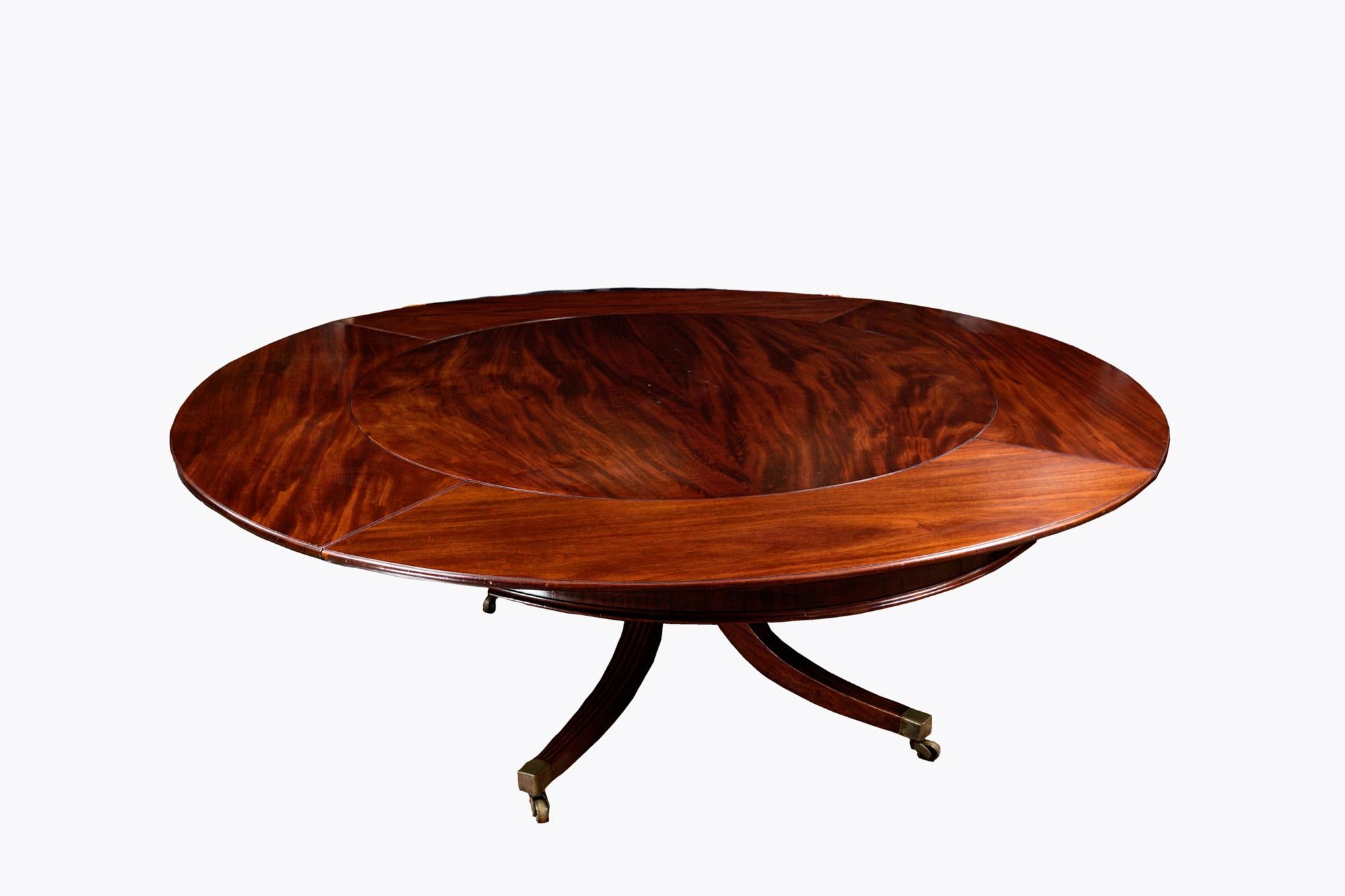 19th Century Jupe Circular Mahogany Extending Dining Table In Excellent Condition For Sale In Dublin 8, IE
