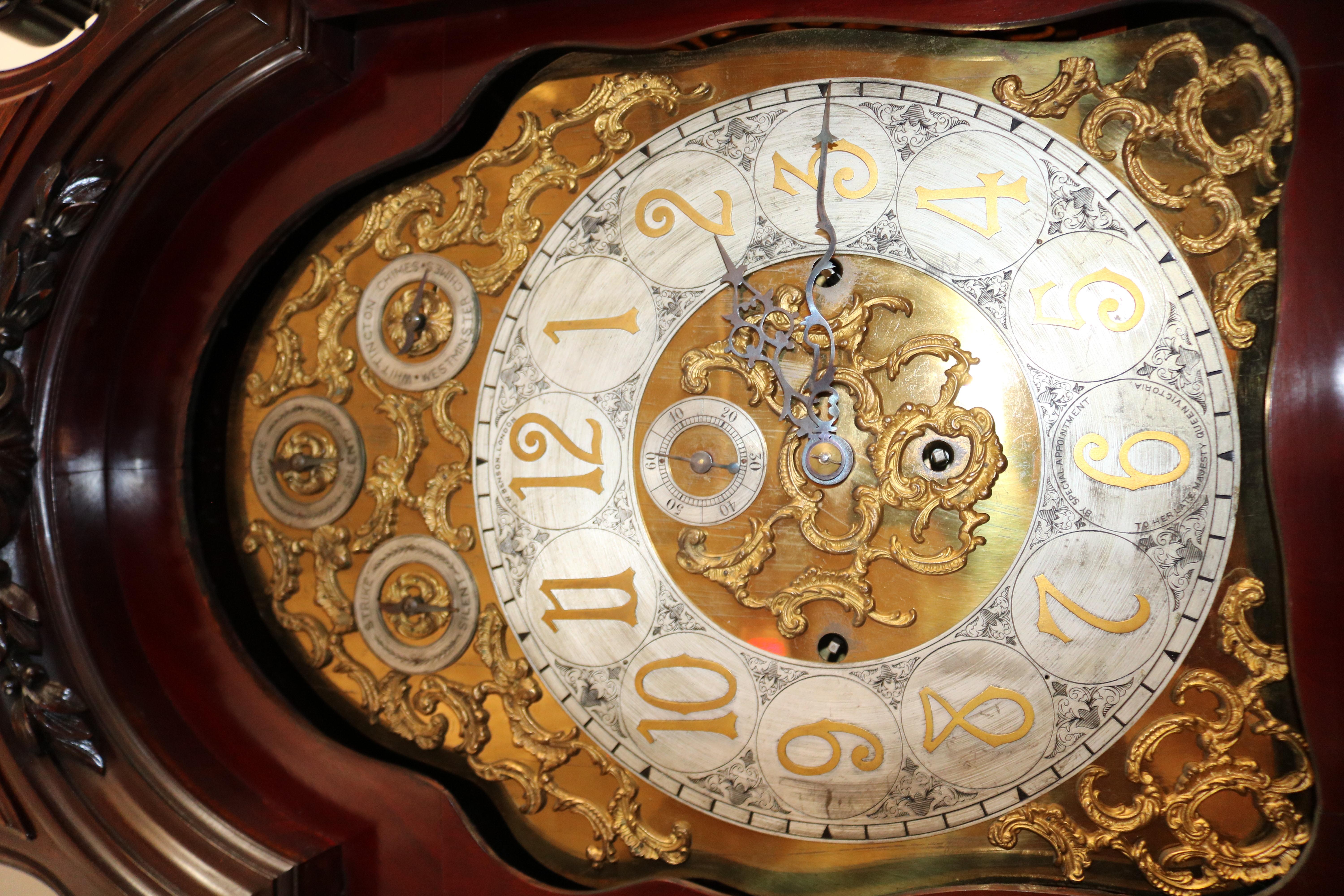 19. Jahrhundert J.W. Benson London Mahagoni Intarsien 9 Rohr Großvater Uhr im Zustand „Gut“ im Angebot in Long Branch, NJ