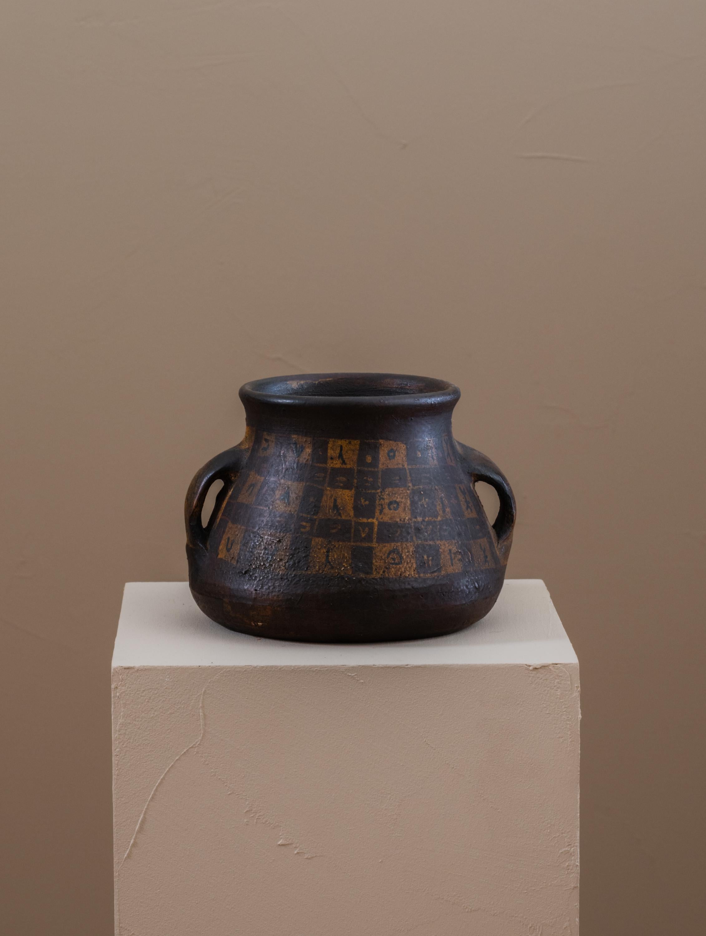 Marocain Pot kabyle du 19e siècle peint à la main avec des poignées en vente