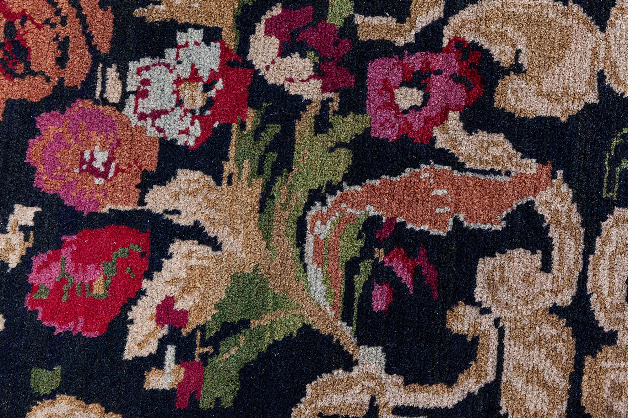 Lana Tappeto in lana con disegno floreale Karabagh del 19° secolo (dimensioni adattate) Doris Leslie Blau in vendita