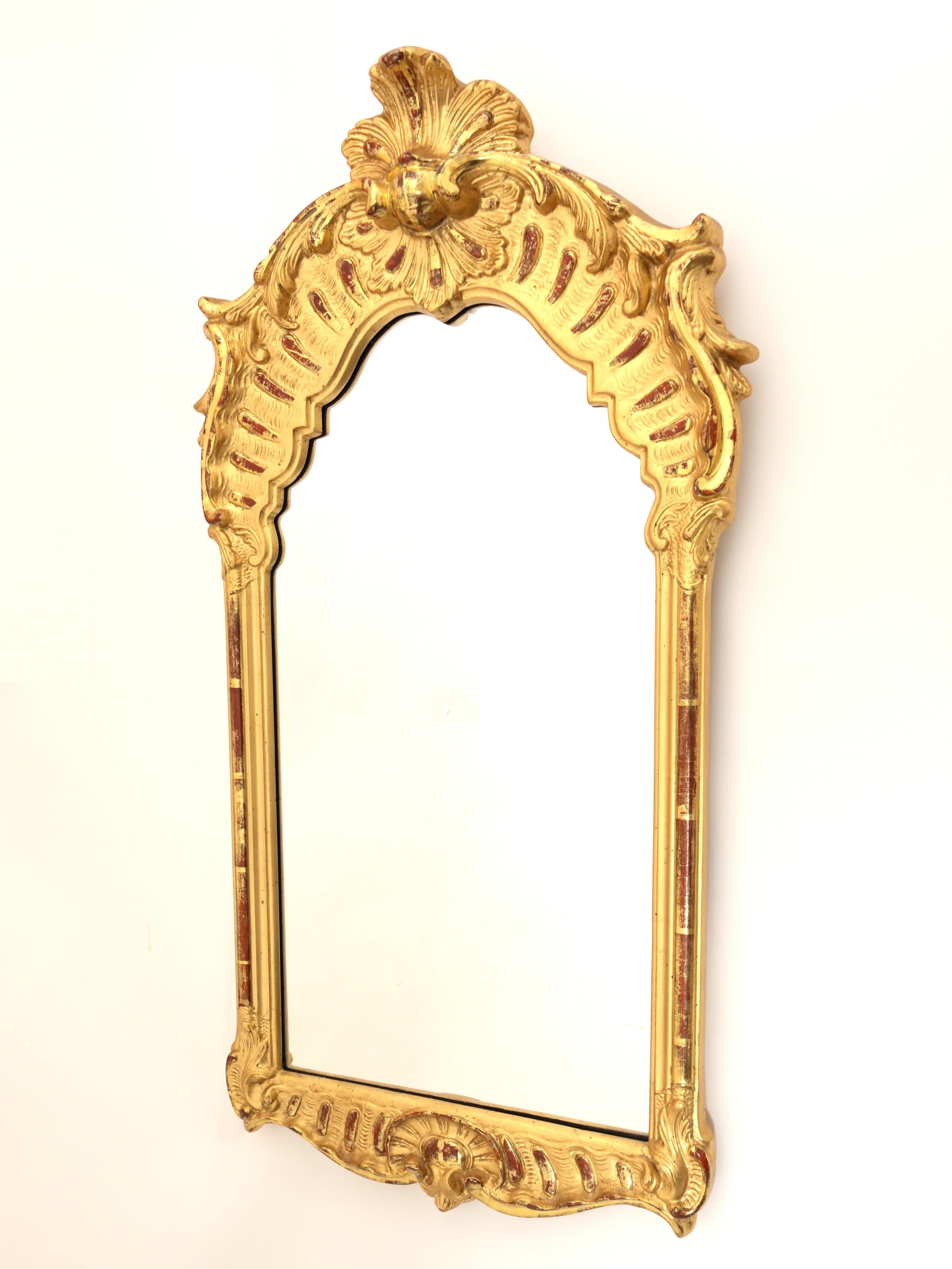 Karl Johan Swedish Scallop Gilted Mirror In Good Condition For Sale In New York, NY