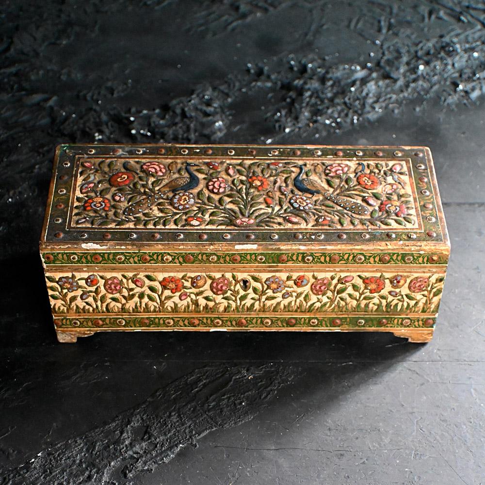 Fin du XIXe siècle Boîte à bijoux Cachemire peinte à la main du 19ème siècle   en vente