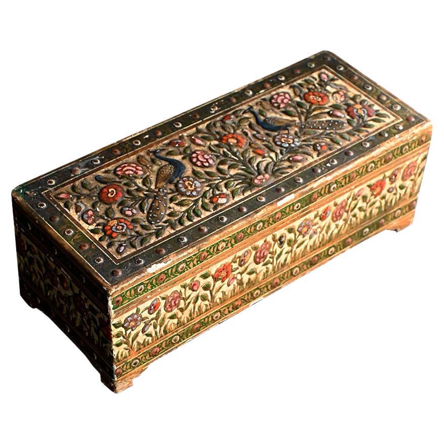 Boîte à bijoux Cachemire peinte à la main du 19ème siècle   en vente