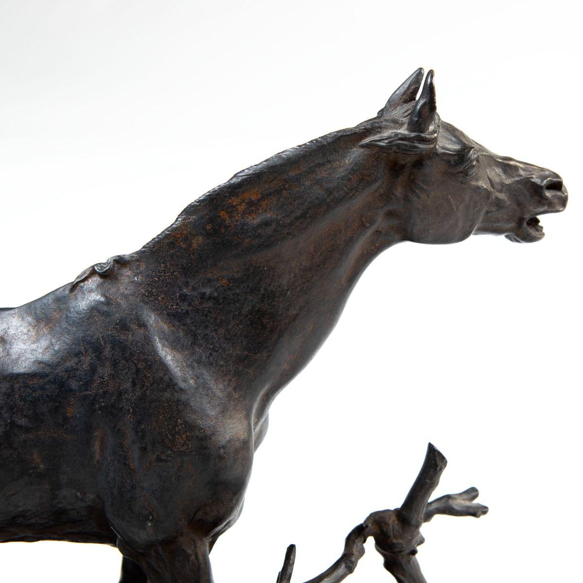 Russe Sculpture de cheval en fonte du 19e siècle d'après Pierre Jules Mêne en vente