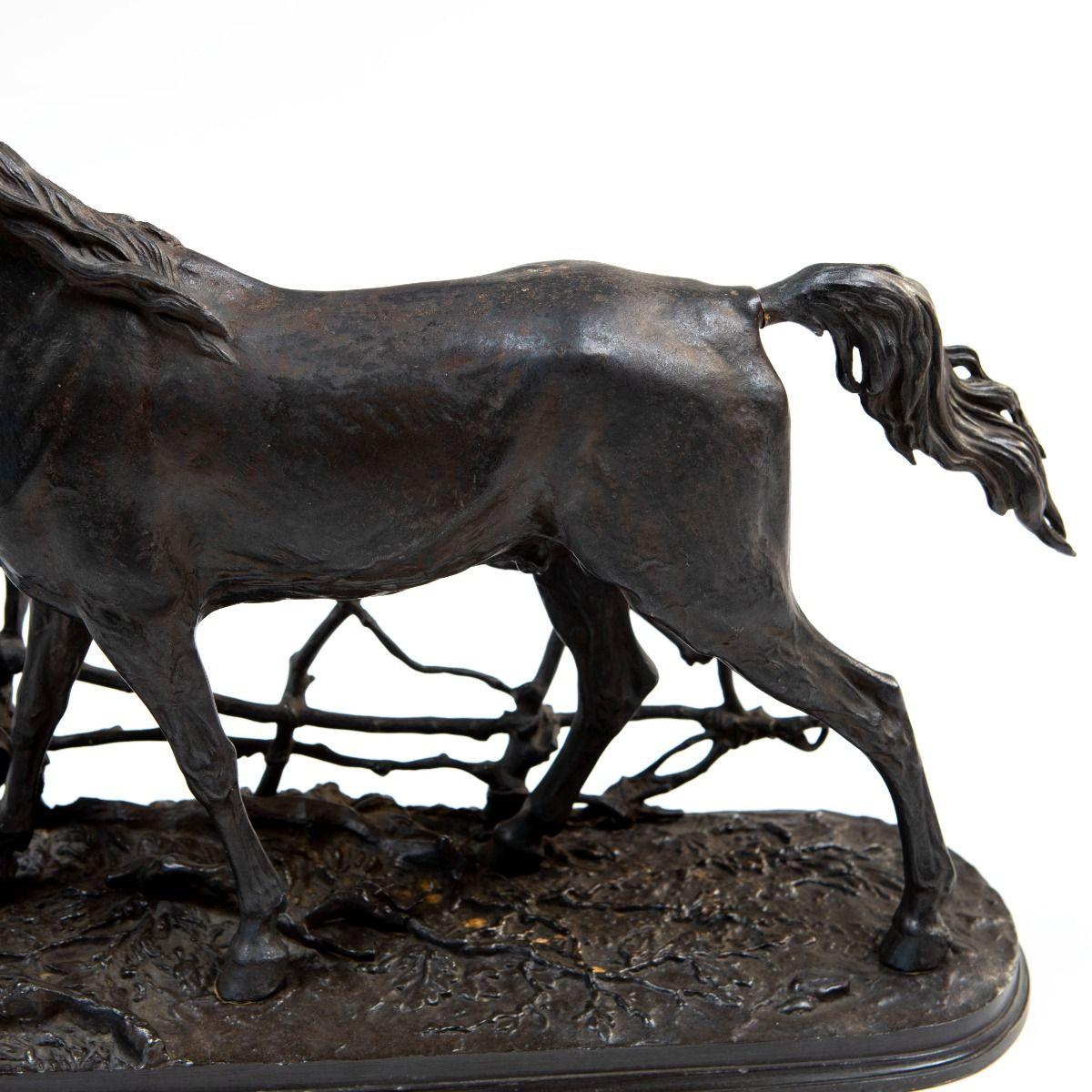 XIXe siècle Sculpture de cheval en fonte du 19e siècle d'après Pierre Jules Mêne en vente