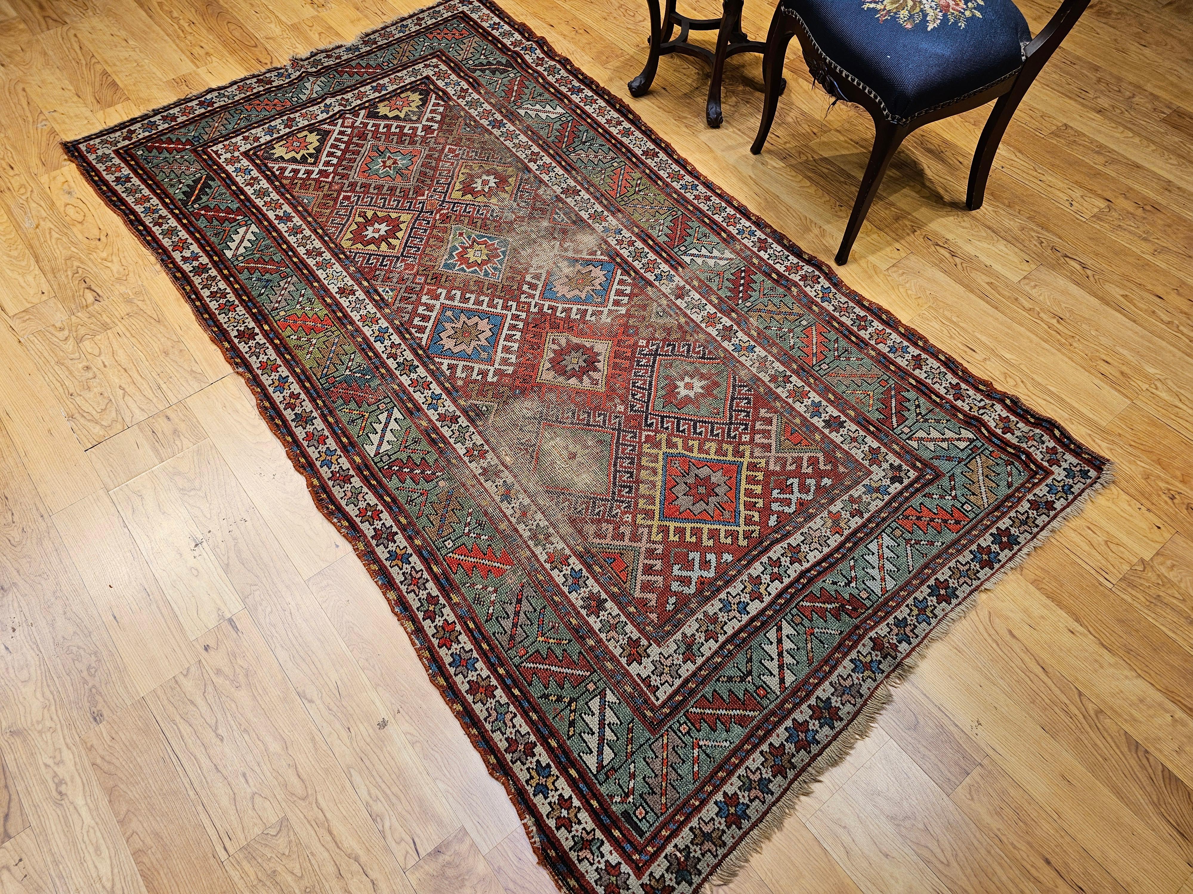 Tapis Kazak du 19e siècle en rouge, vert, bleu, jaune et ivoire en vente 6