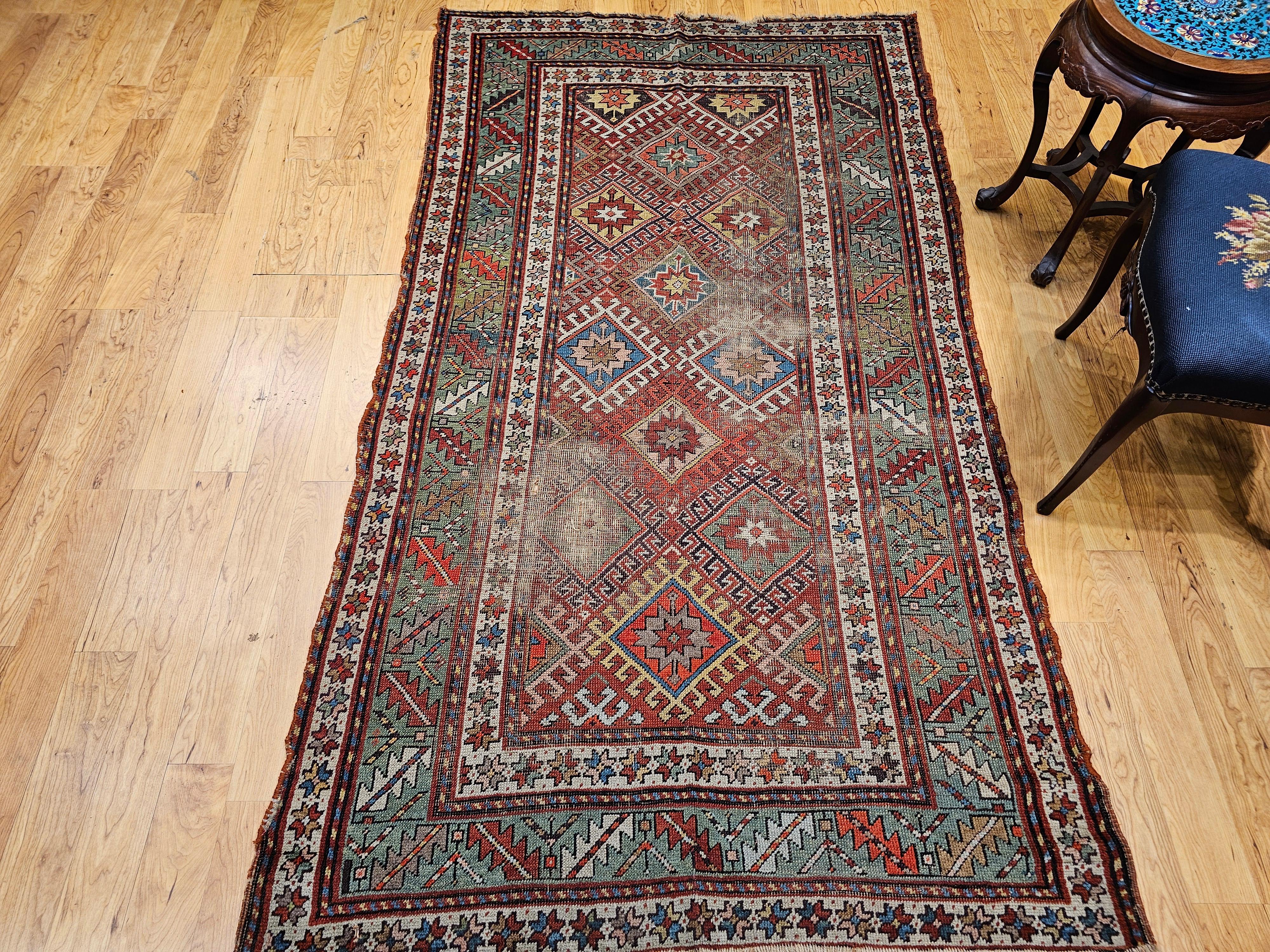 Tapis Kazak du 19e siècle en rouge, vert, bleu, jaune et ivoire en vente 7