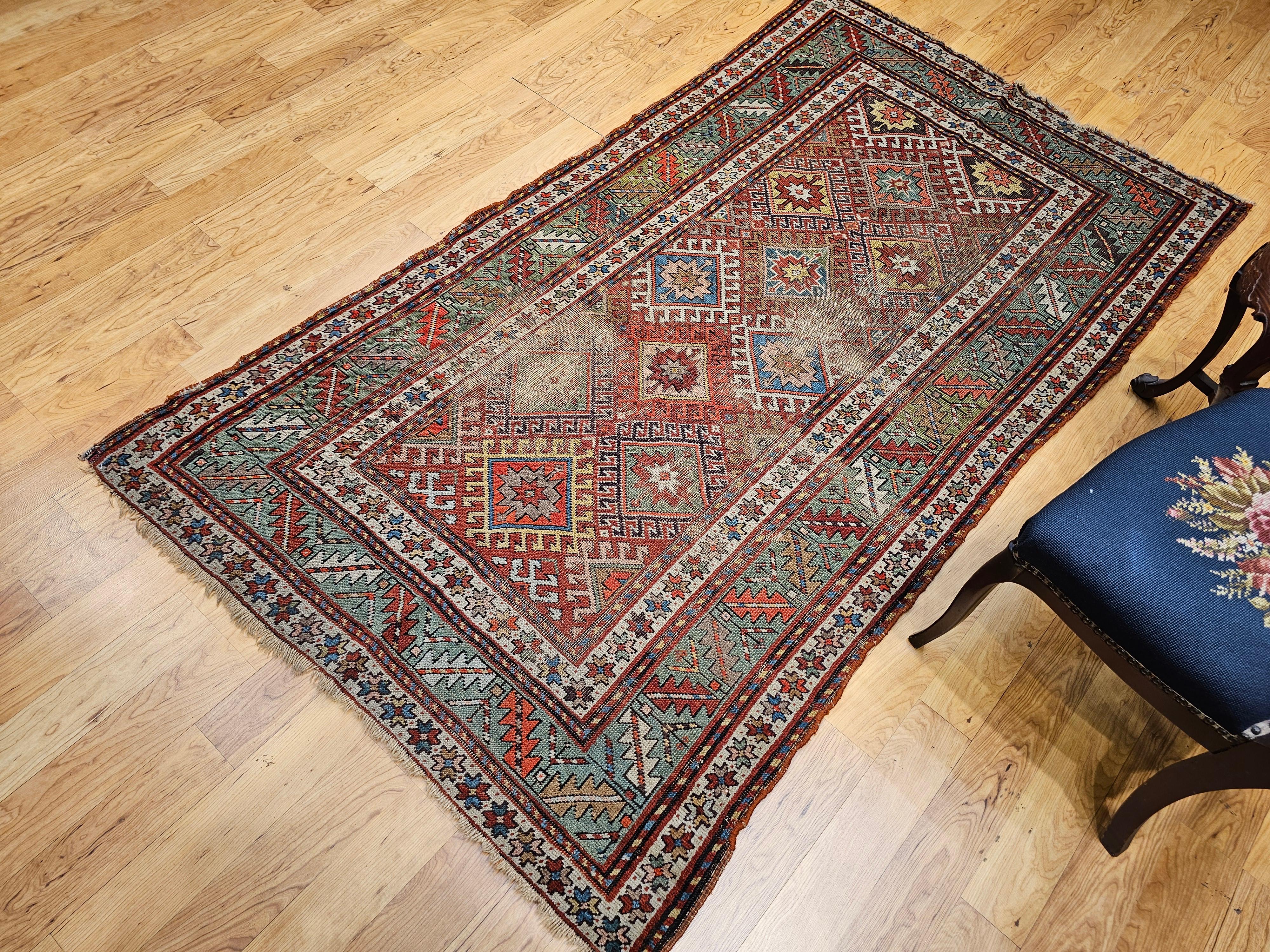 Tapis Kazak du 19e siècle en rouge, vert, bleu, jaune et ivoire en vente 8