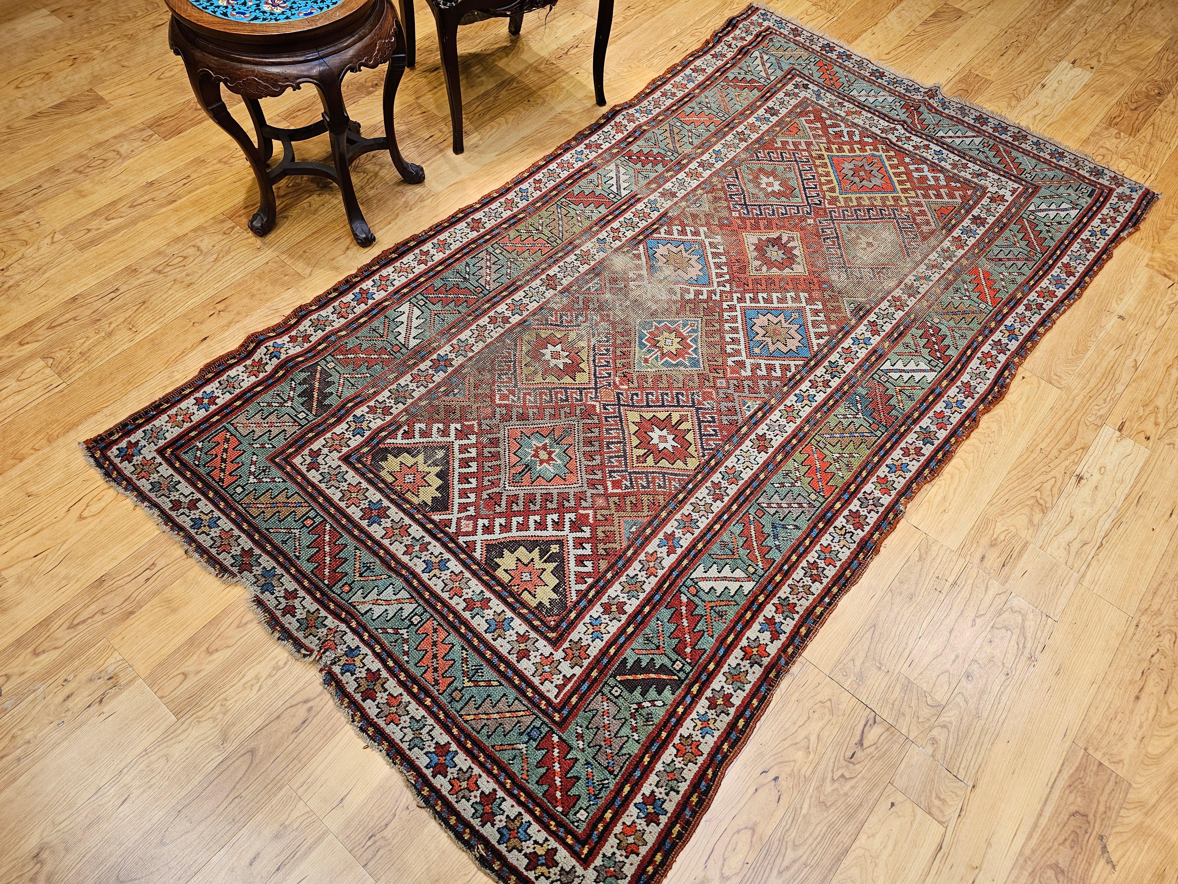 Tapis Kazak du 19e siècle en rouge, vert, bleu, jaune et ivoire en vente 12