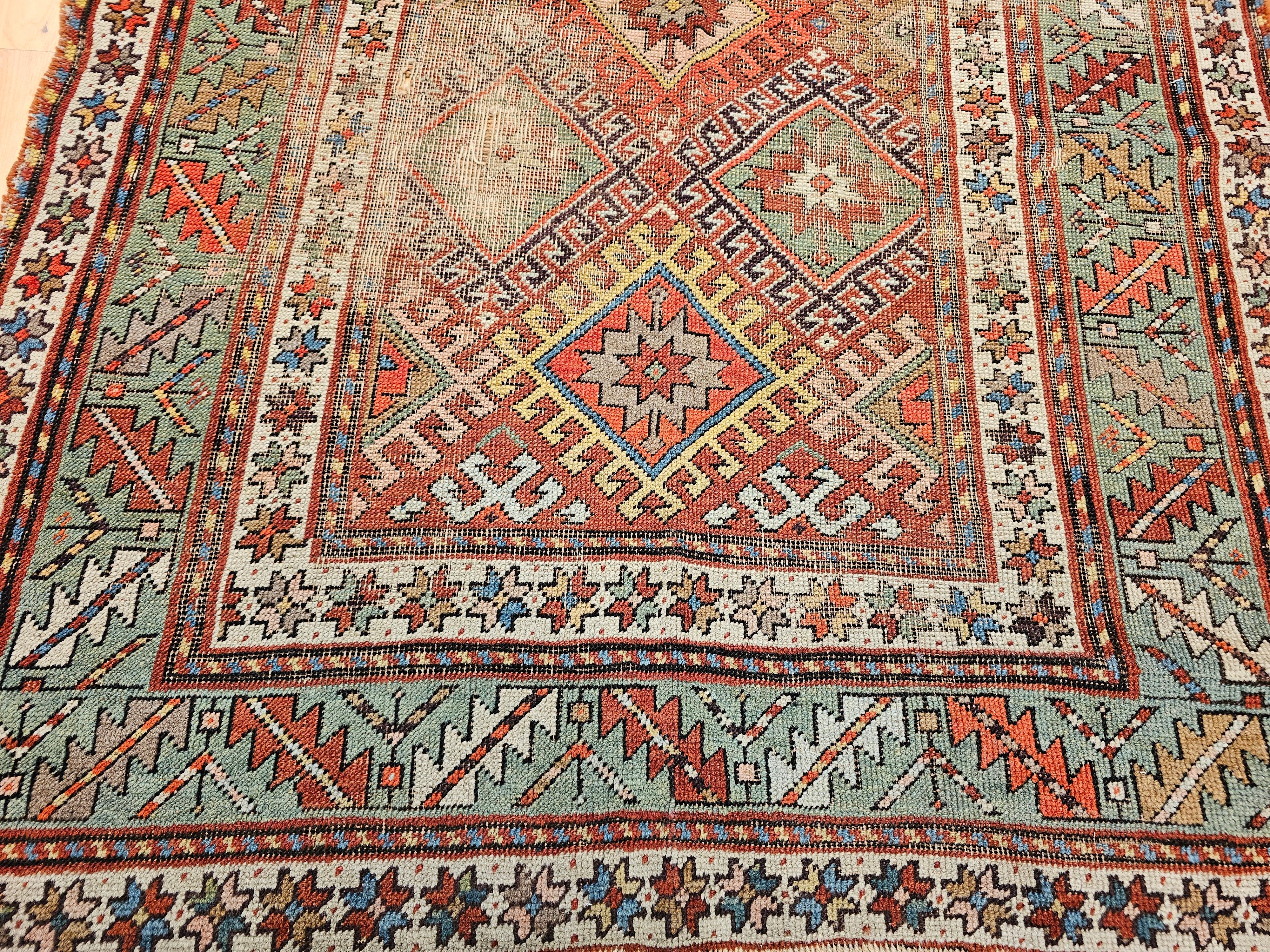 Teinture végétale Tapis Kazak du 19e siècle en rouge, vert, bleu, jaune et ivoire en vente